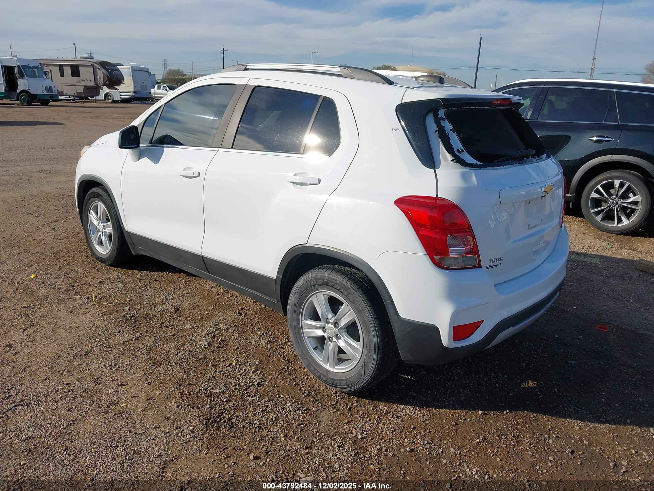 CHEVROLET TRAX image 3