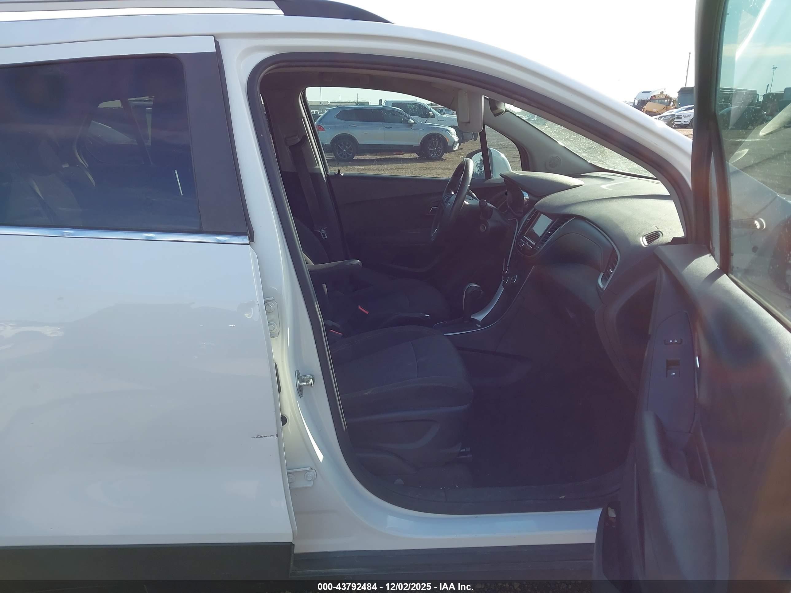 CHEVROLET TRAX image 5