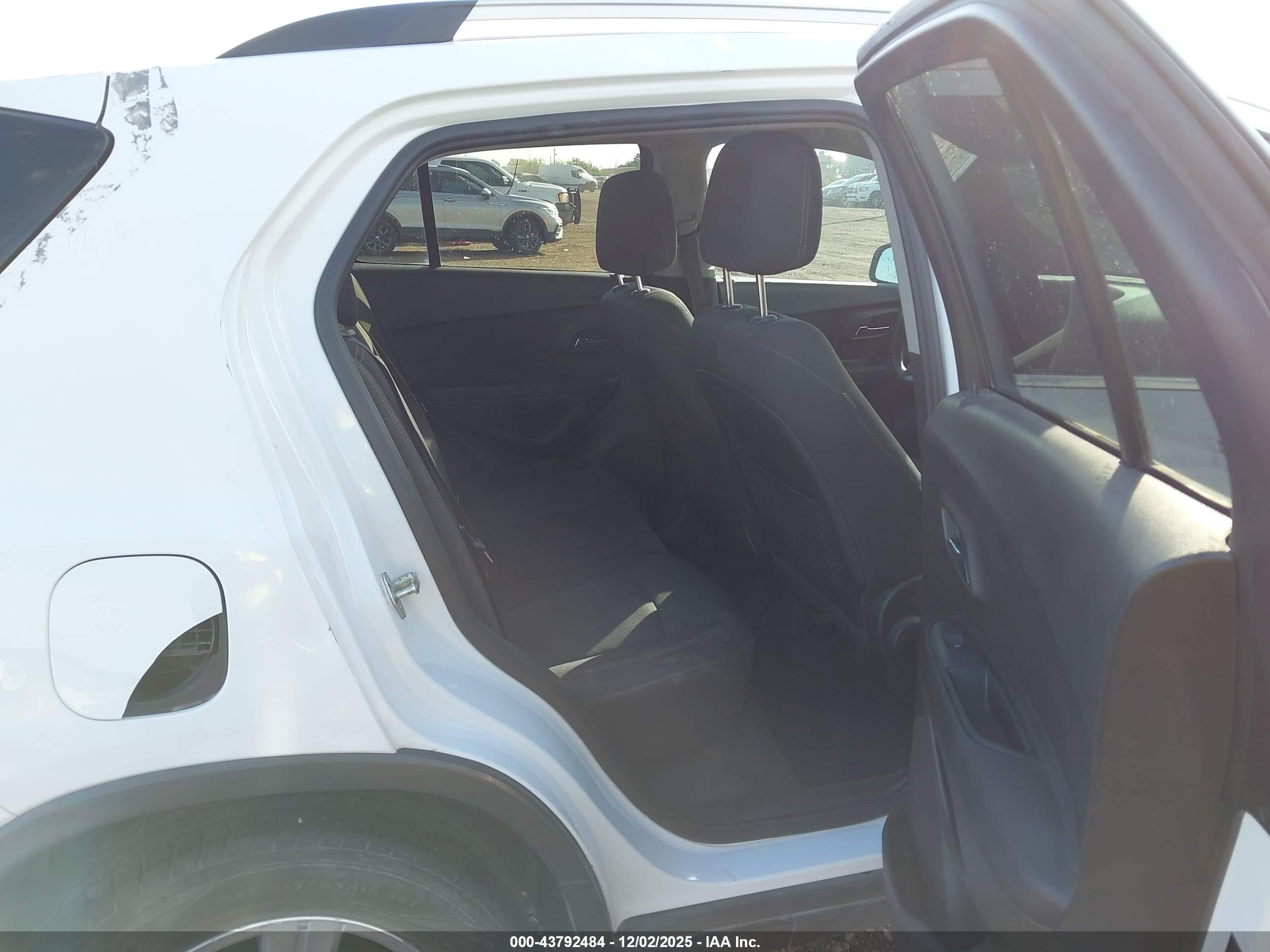 CHEVROLET TRAX image 8