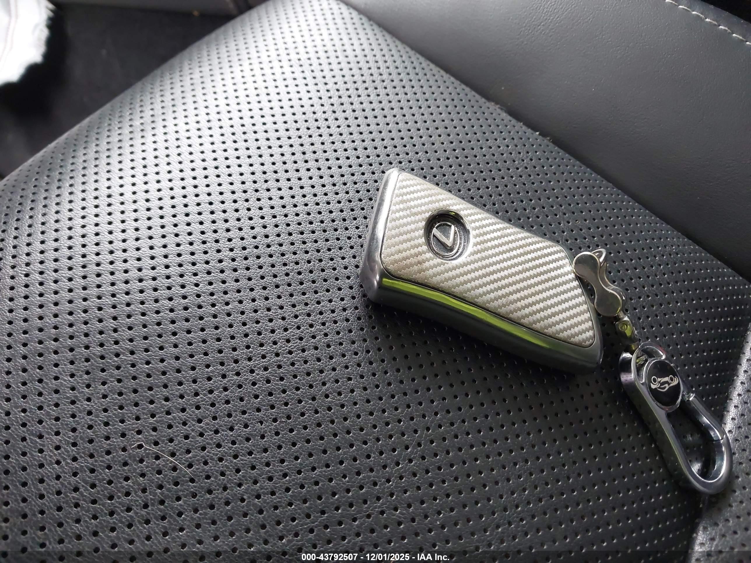 LEXUS ES image 11