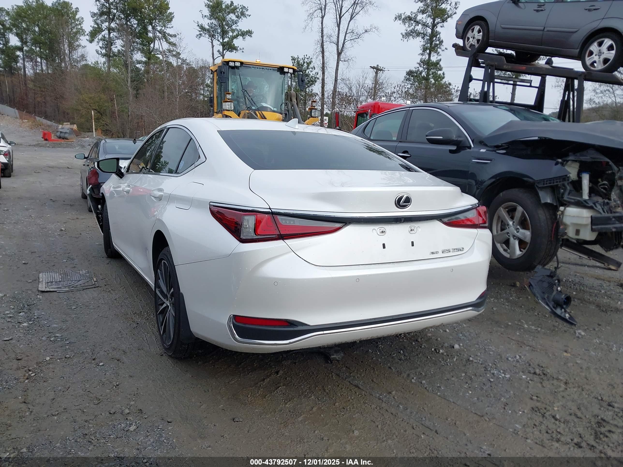 LEXUS ES image 3