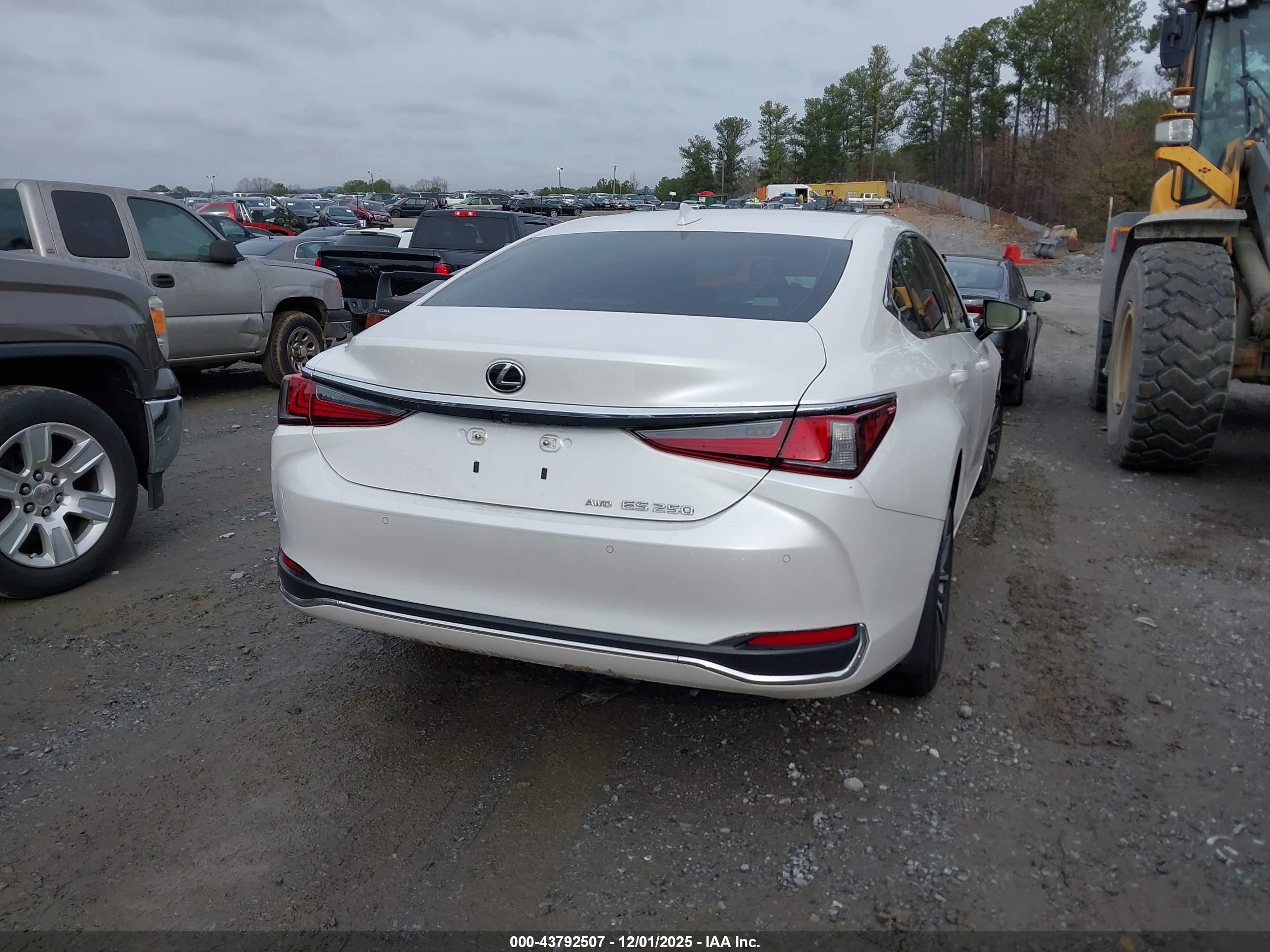 LEXUS ES image 4