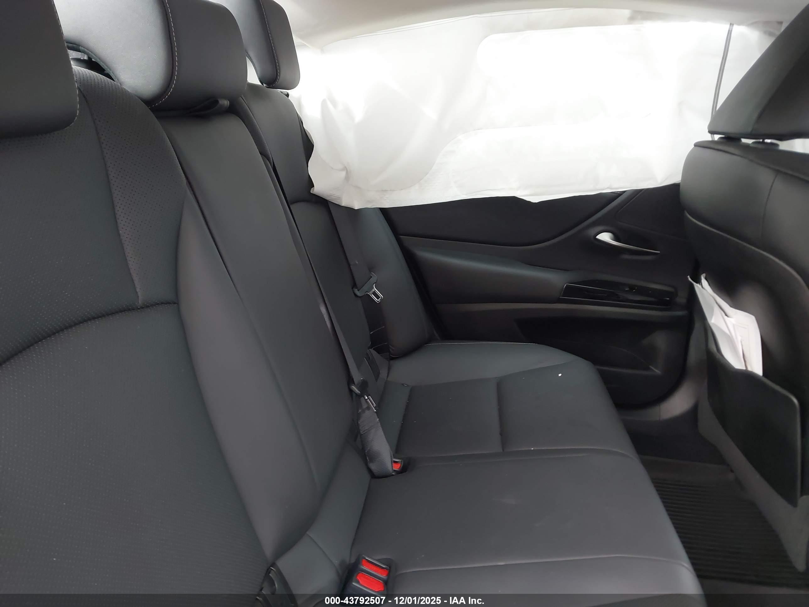LEXUS ES image 8