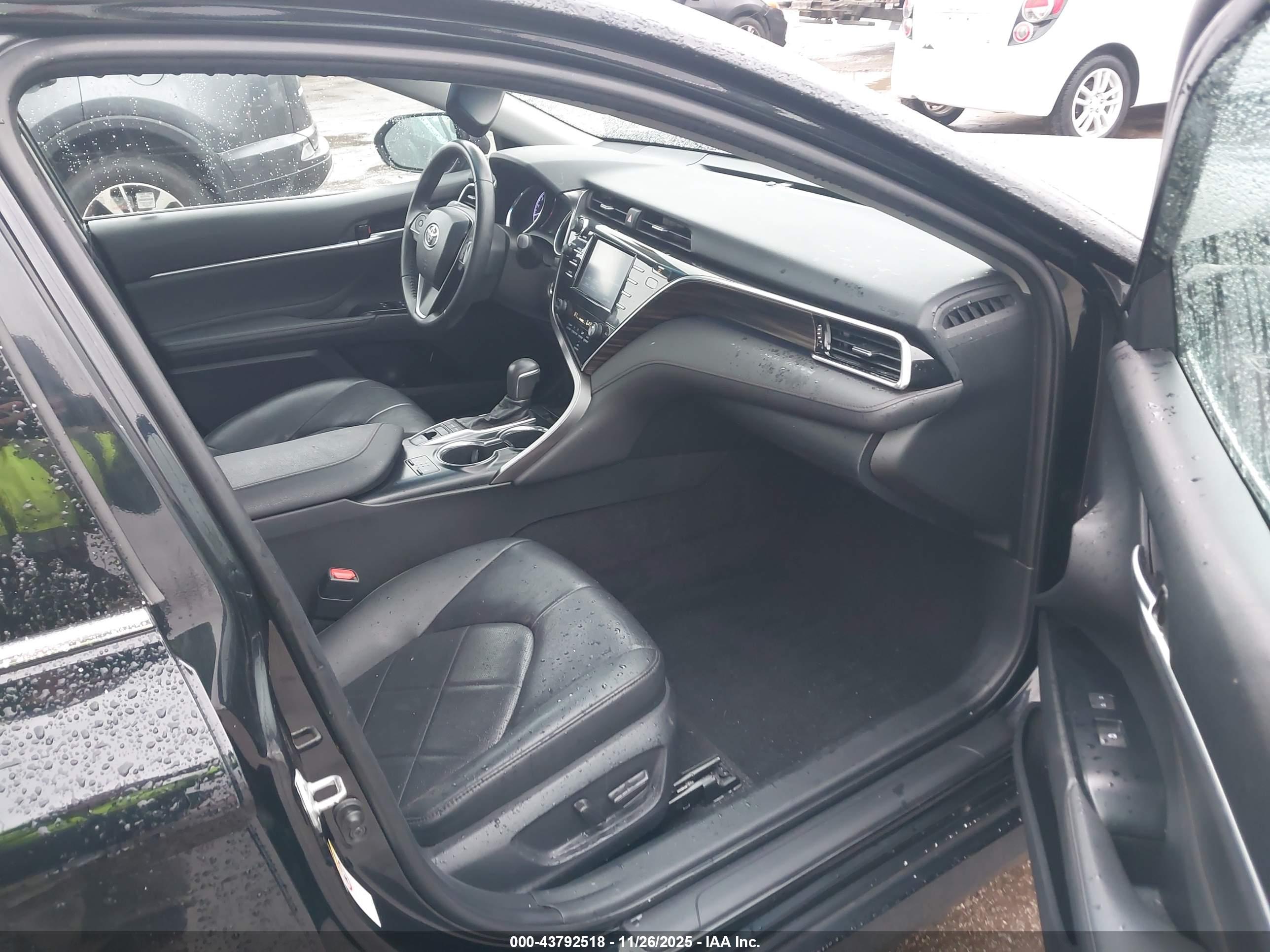 TOYOTA CAMRY image 5