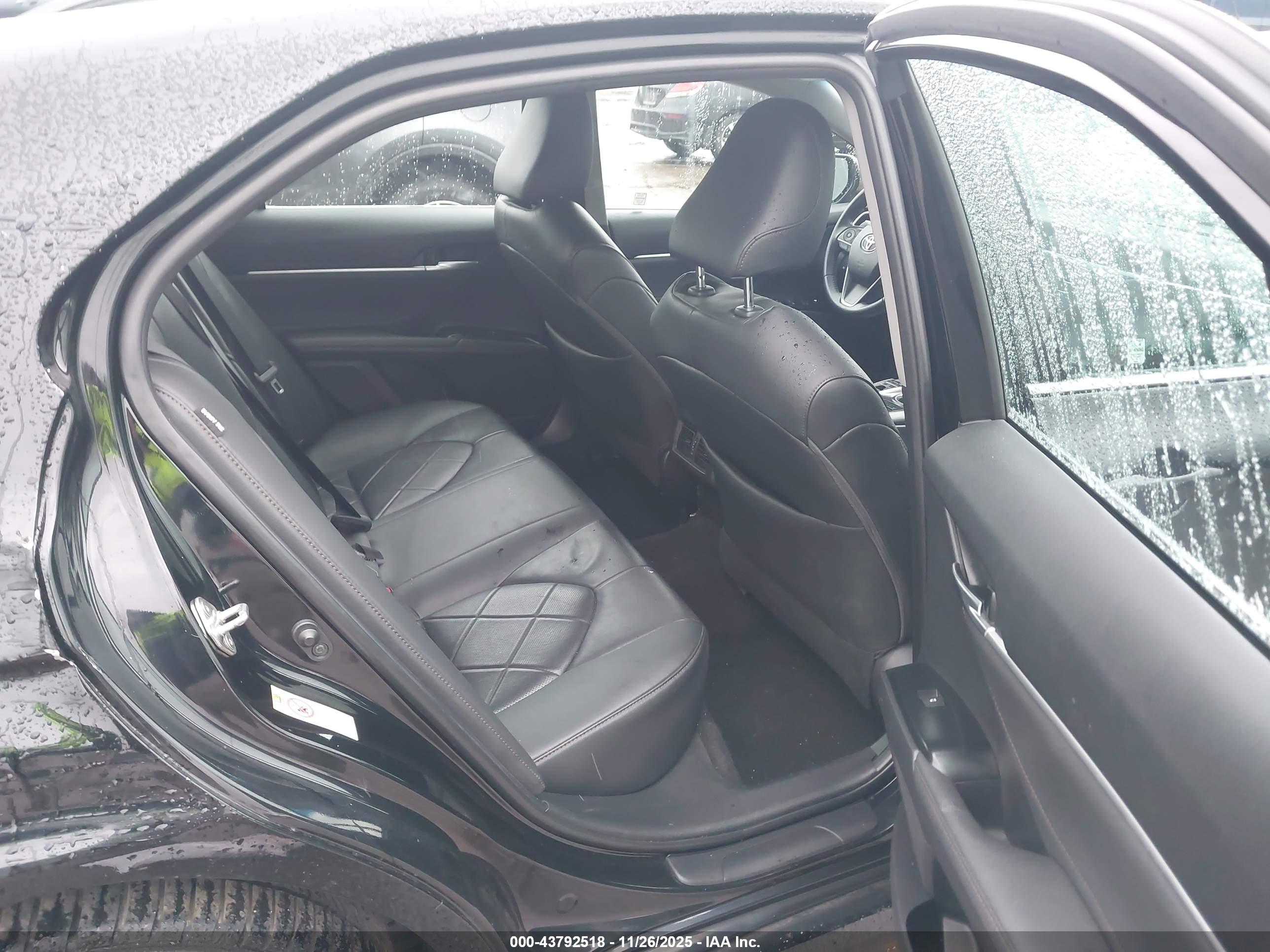 TOYOTA CAMRY image 8