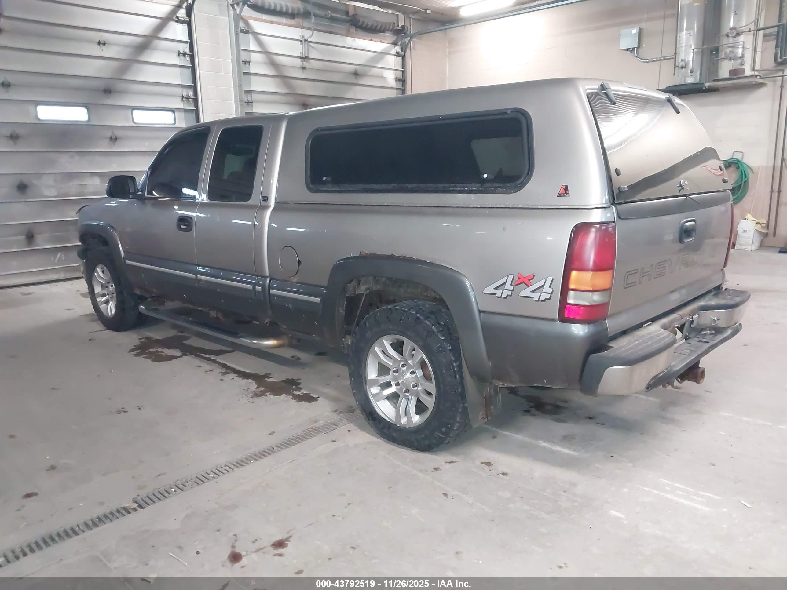 CHEVROLET SILVERADO image 3