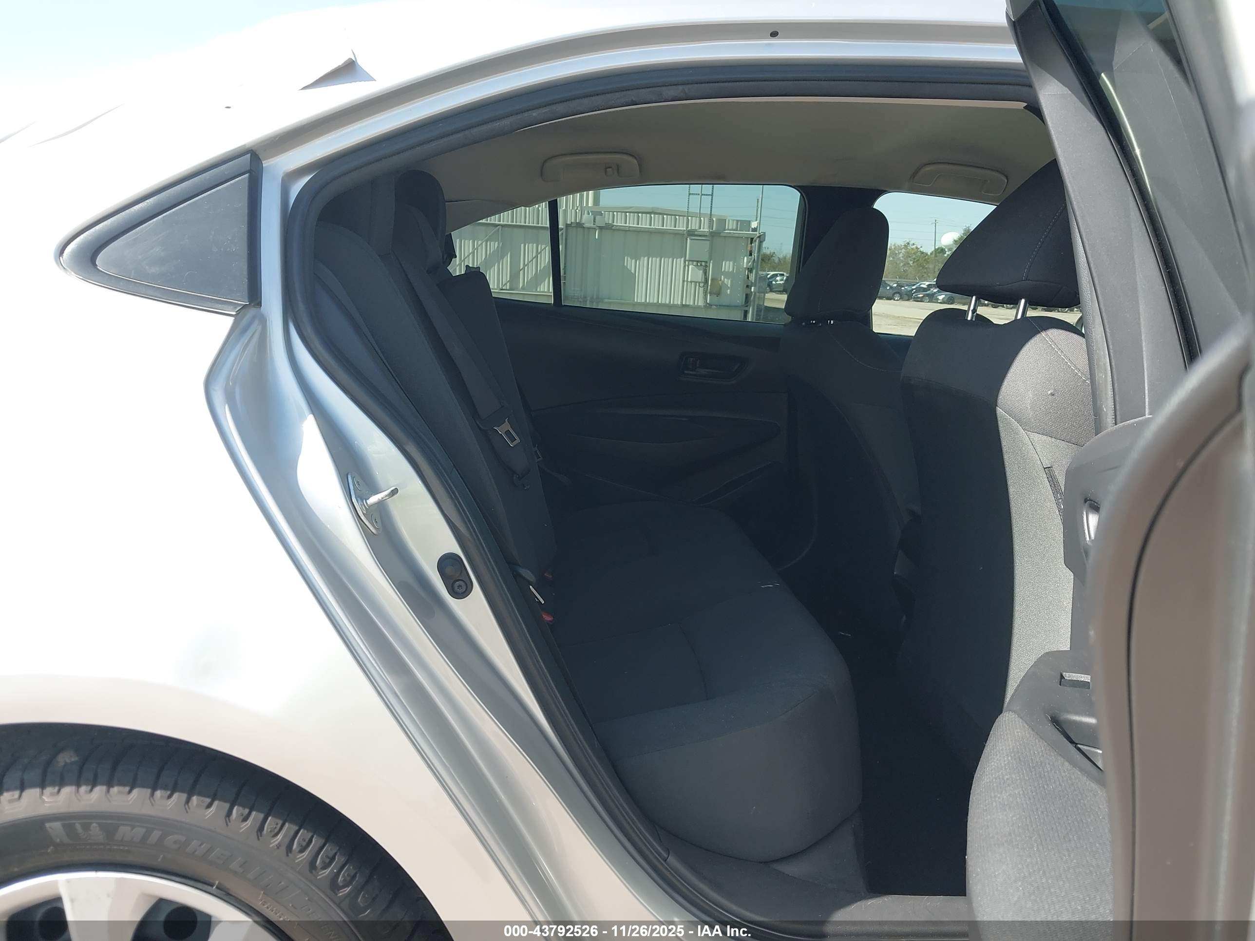 TOYOTA COROLLA image 8