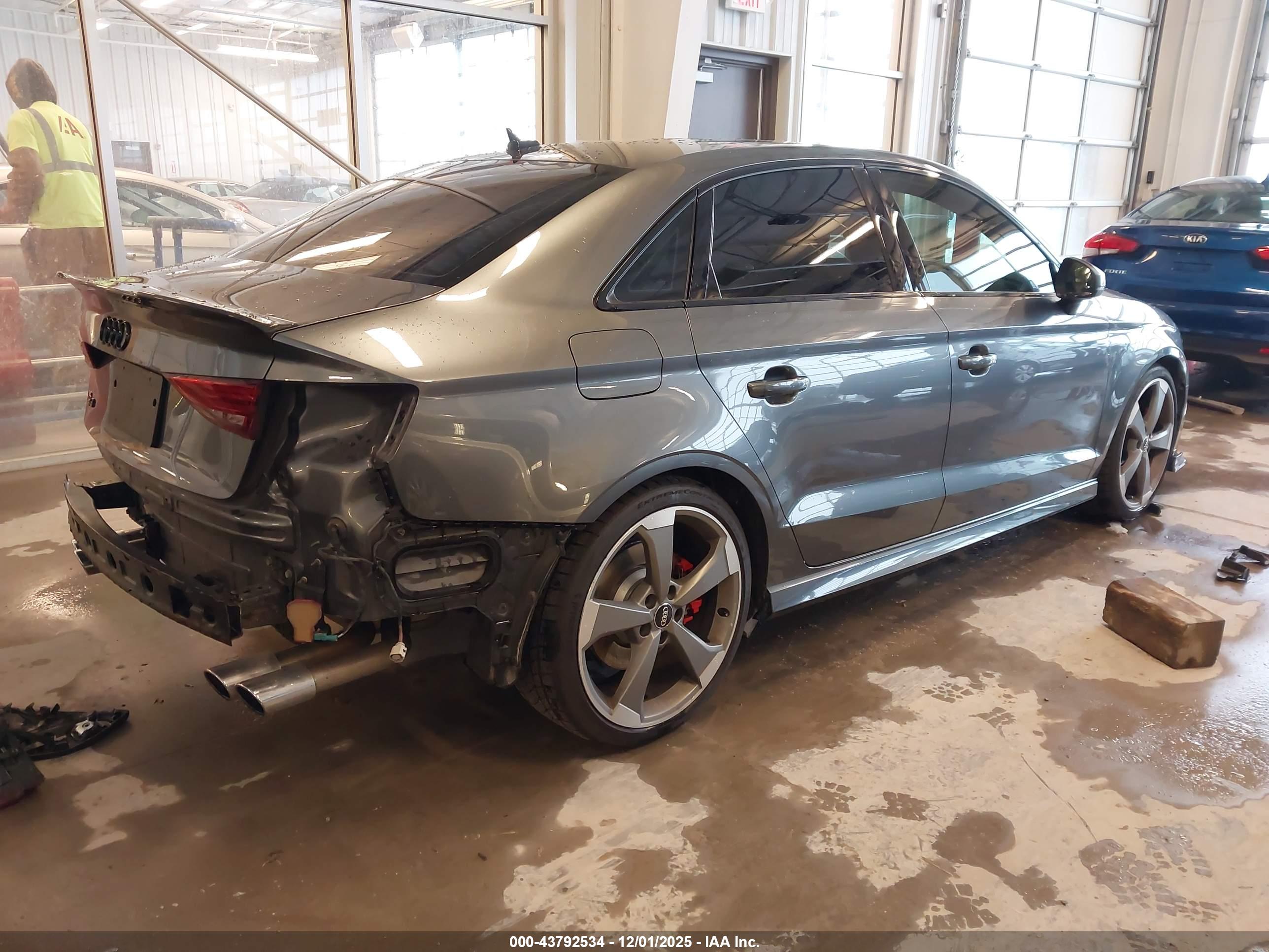 AUDI S3 image 4