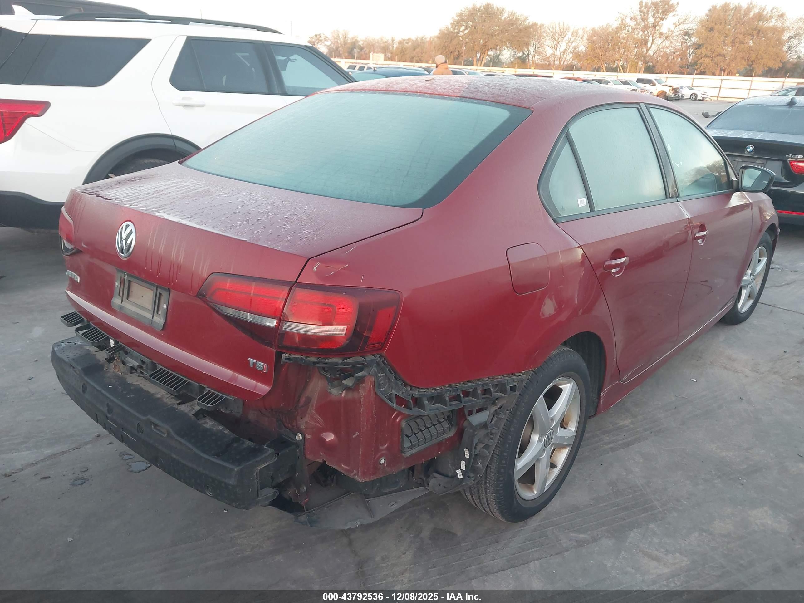 VOLKSWAGEN JETTA image 4