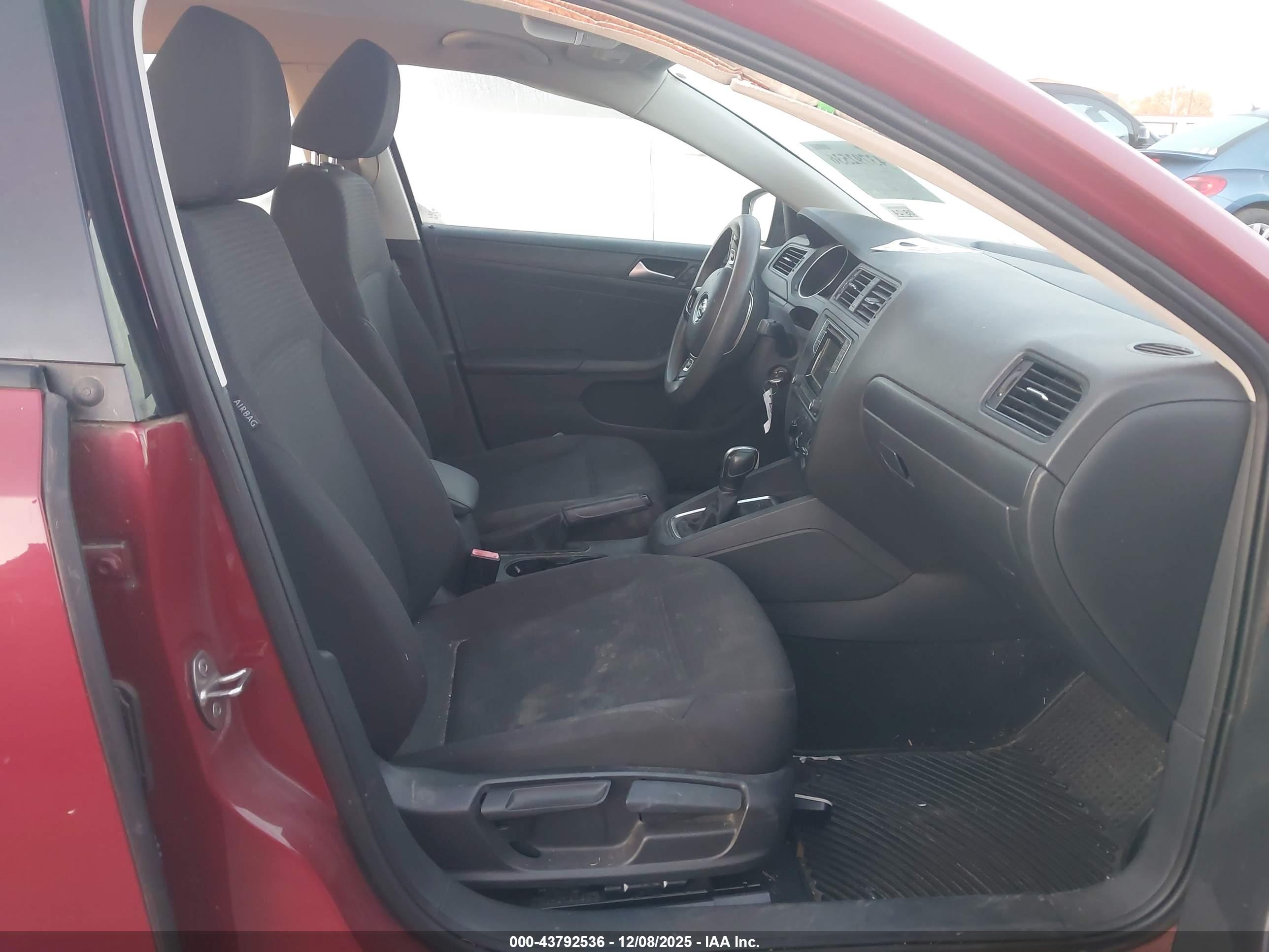VOLKSWAGEN JETTA image 5