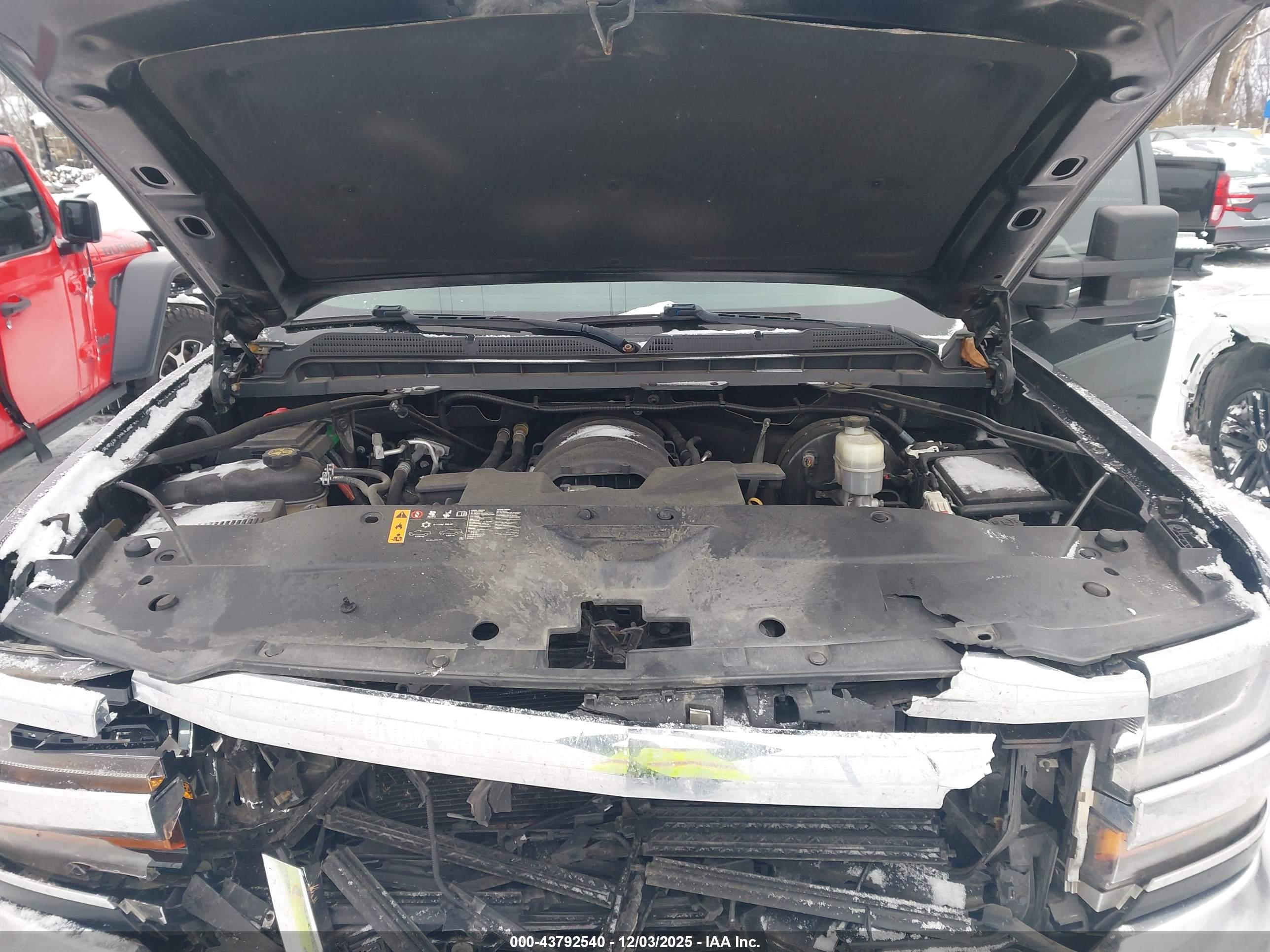 CHEVROLET SILVERADO image 10