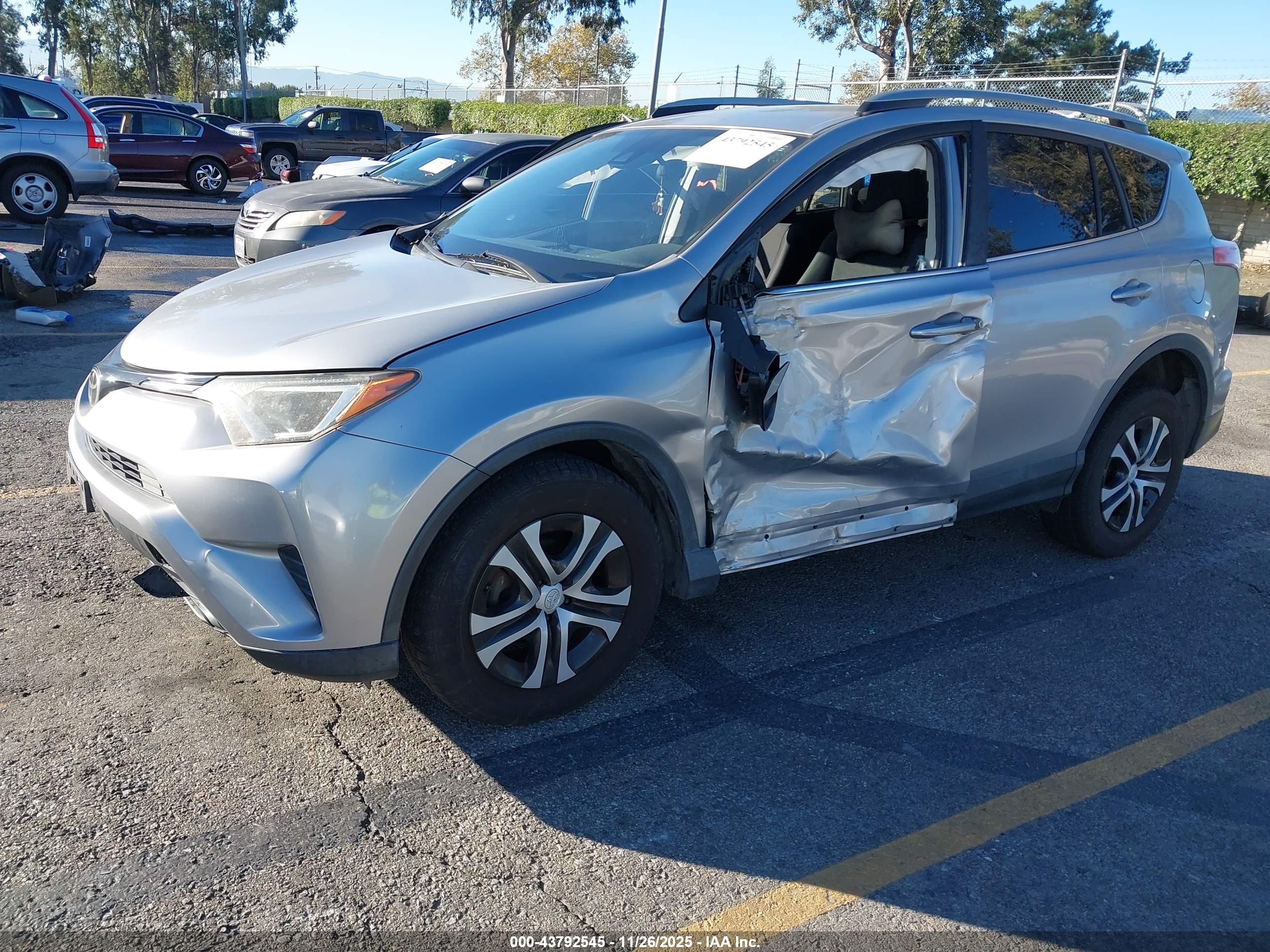 TOYOTA RAV4 image 2