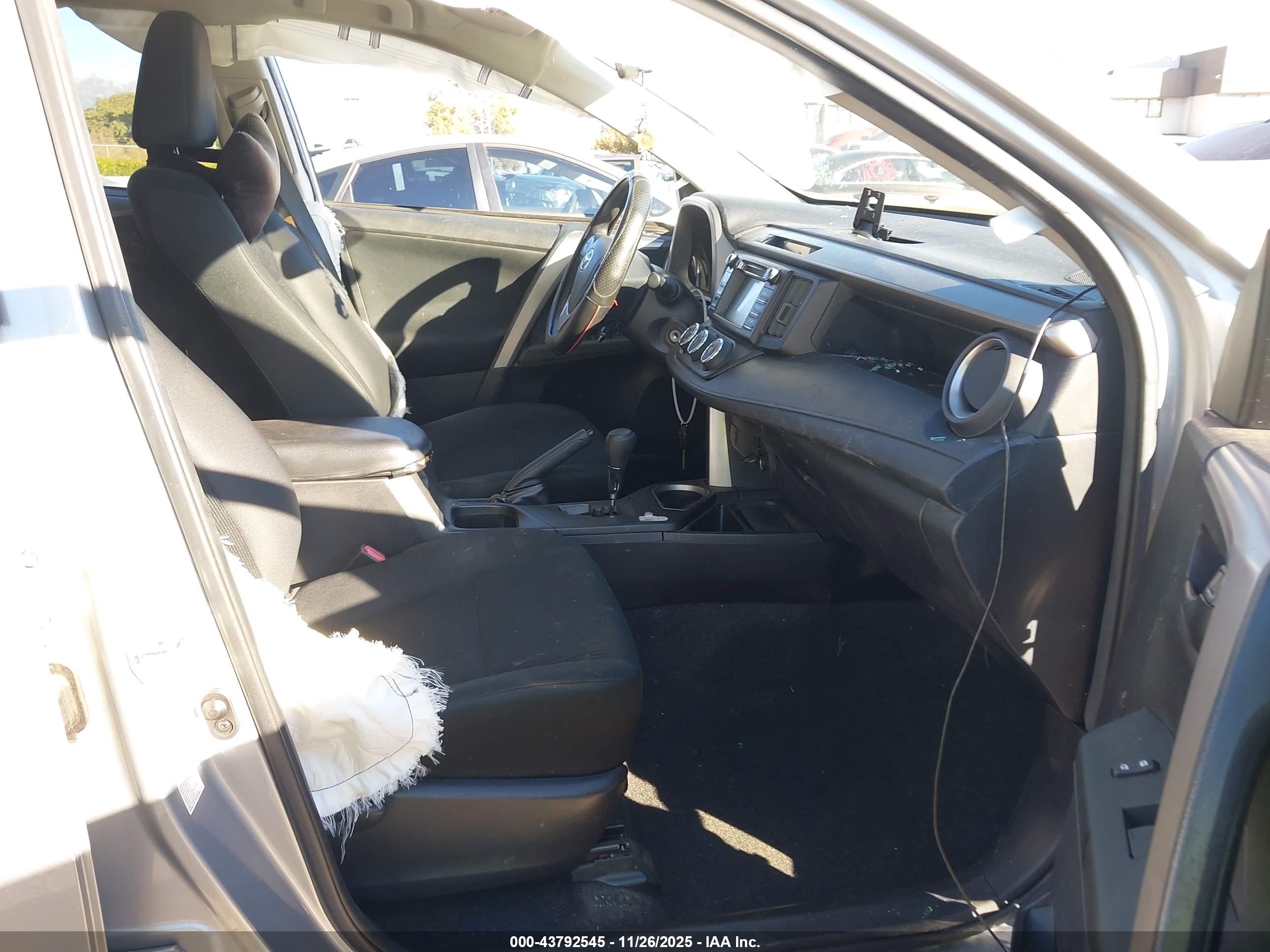 TOYOTA RAV4 image 5