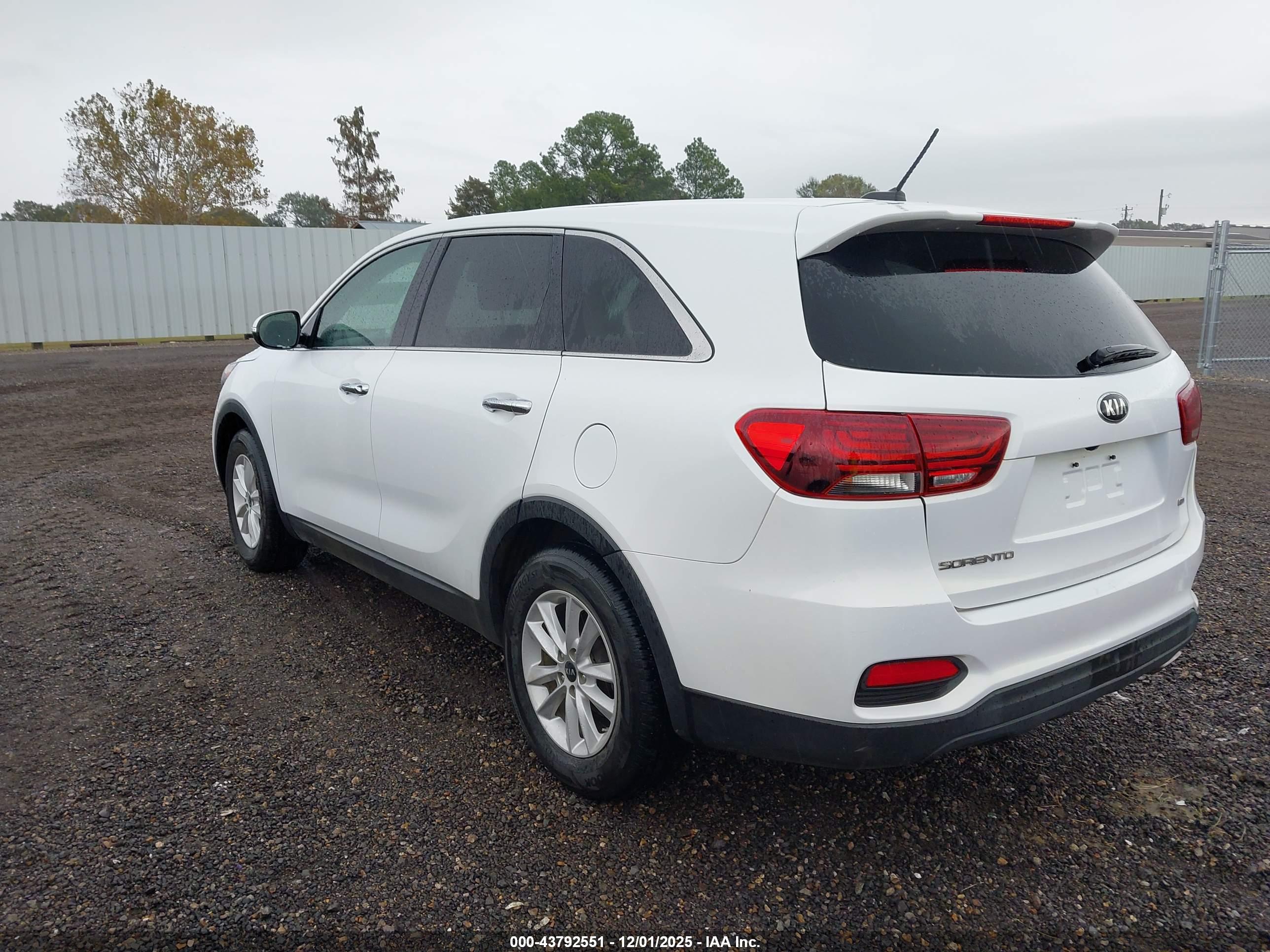 KIA SORENTO image 3