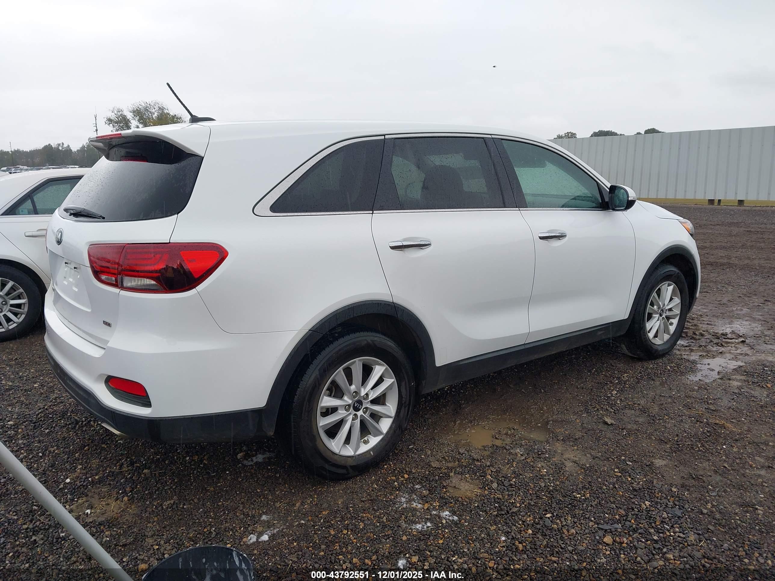 KIA SORENTO image 4