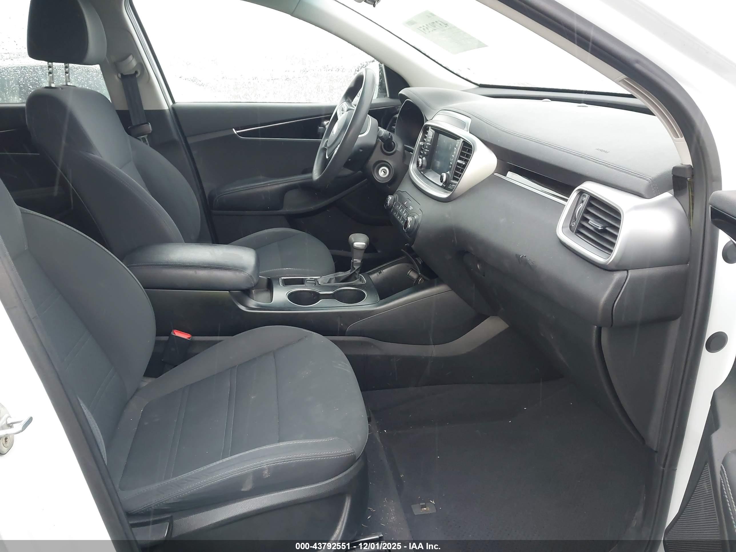 KIA SORENTO image 5