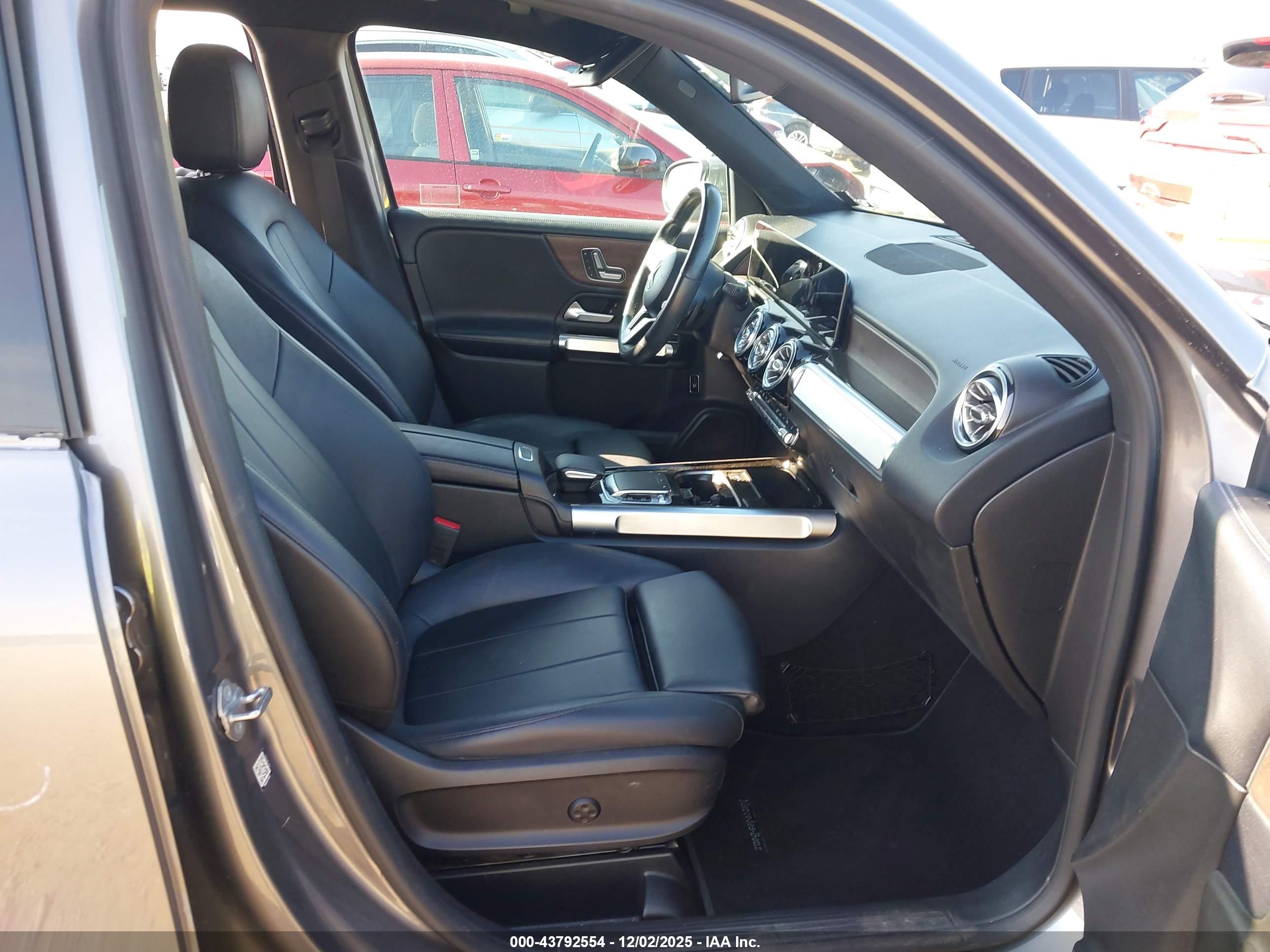 MERCEDES-BENZ GLB image 5