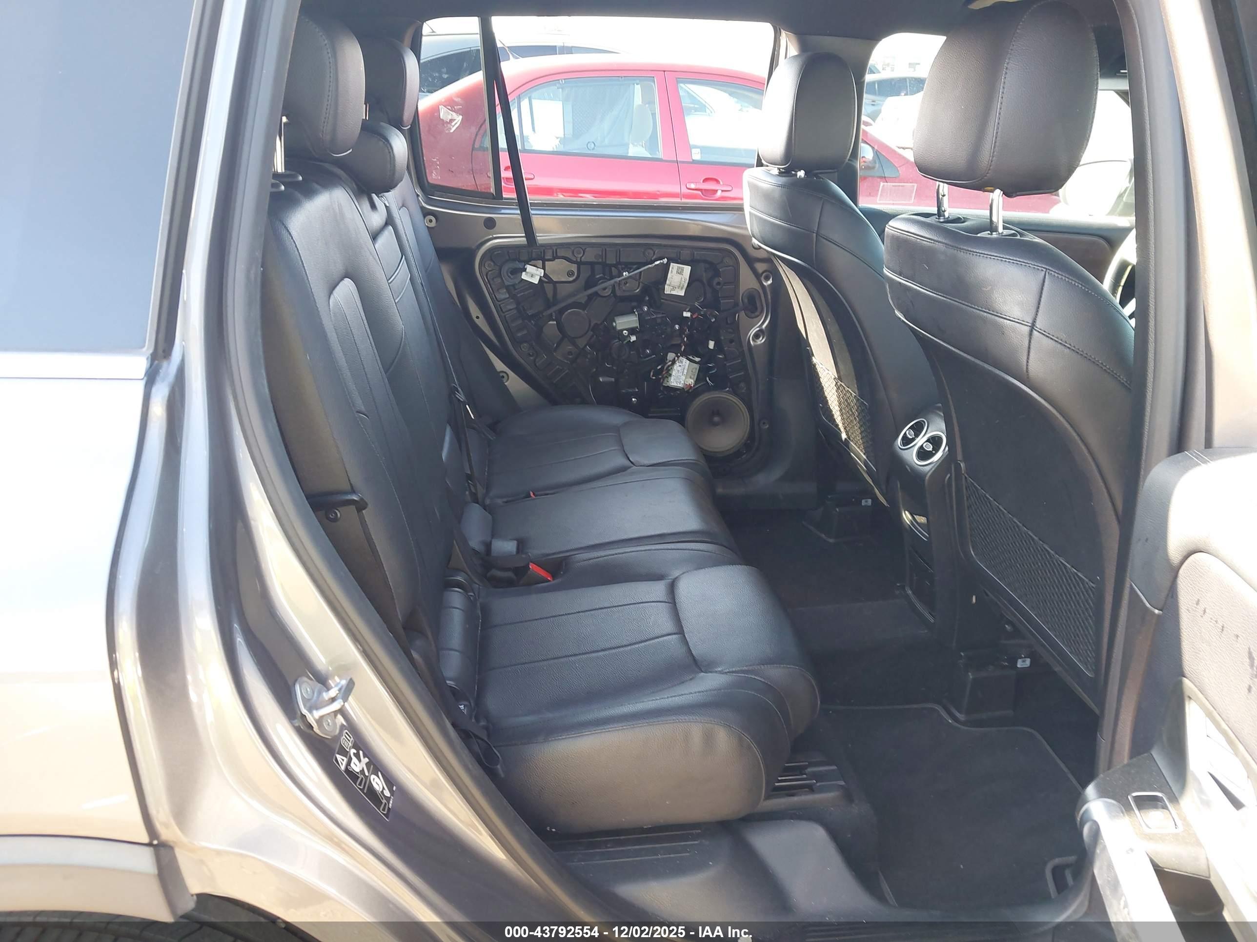 MERCEDES-BENZ GLB image 8