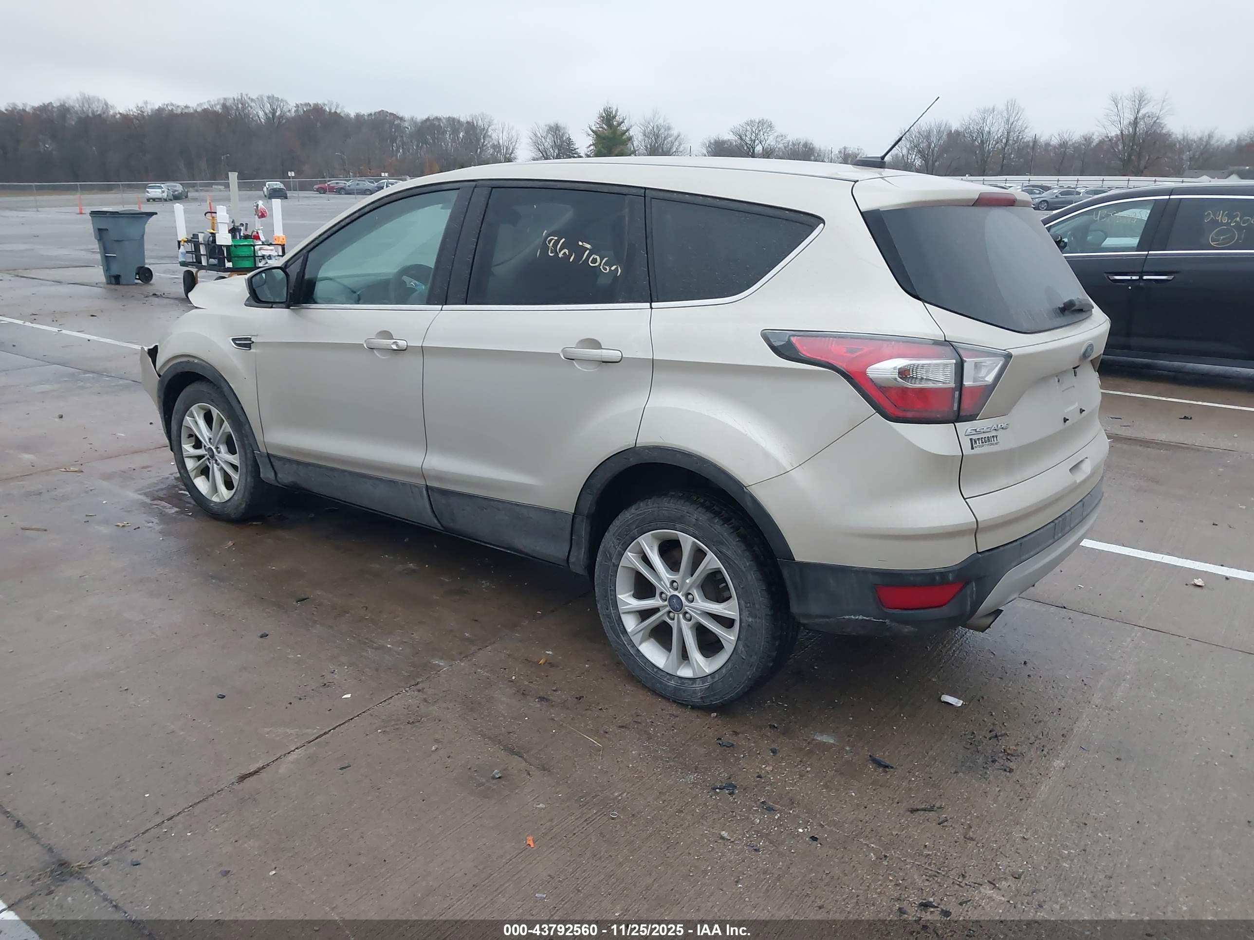 FORD ESCAPE image 3