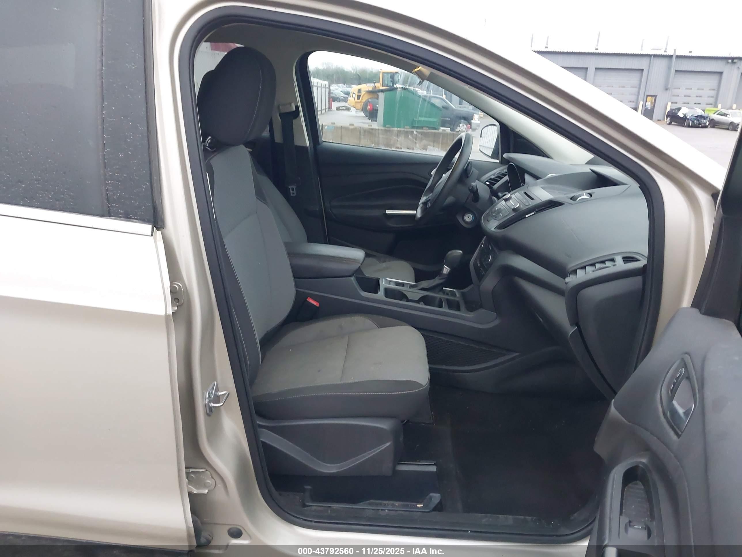 FORD ESCAPE image 5