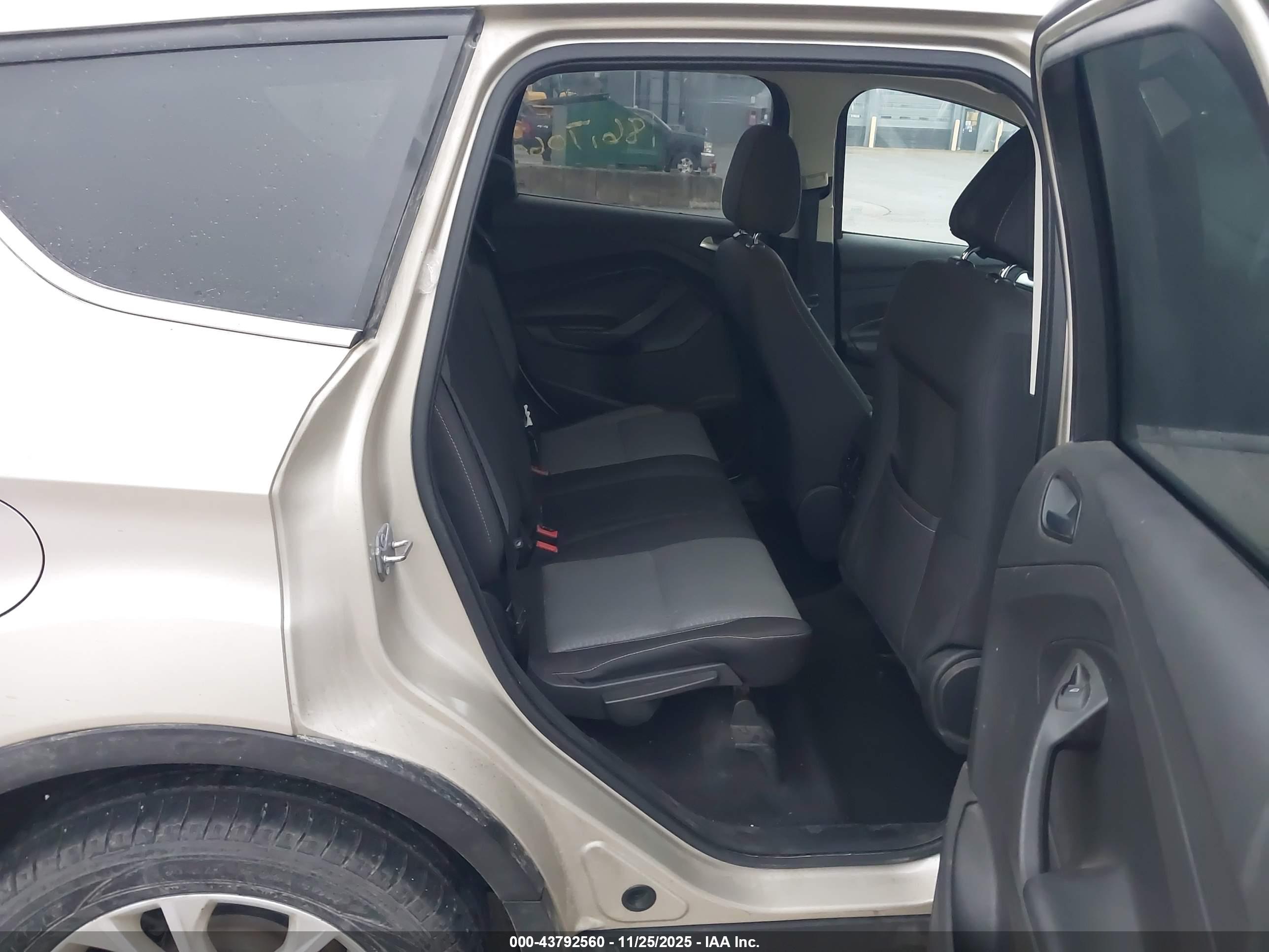 FORD ESCAPE image 8