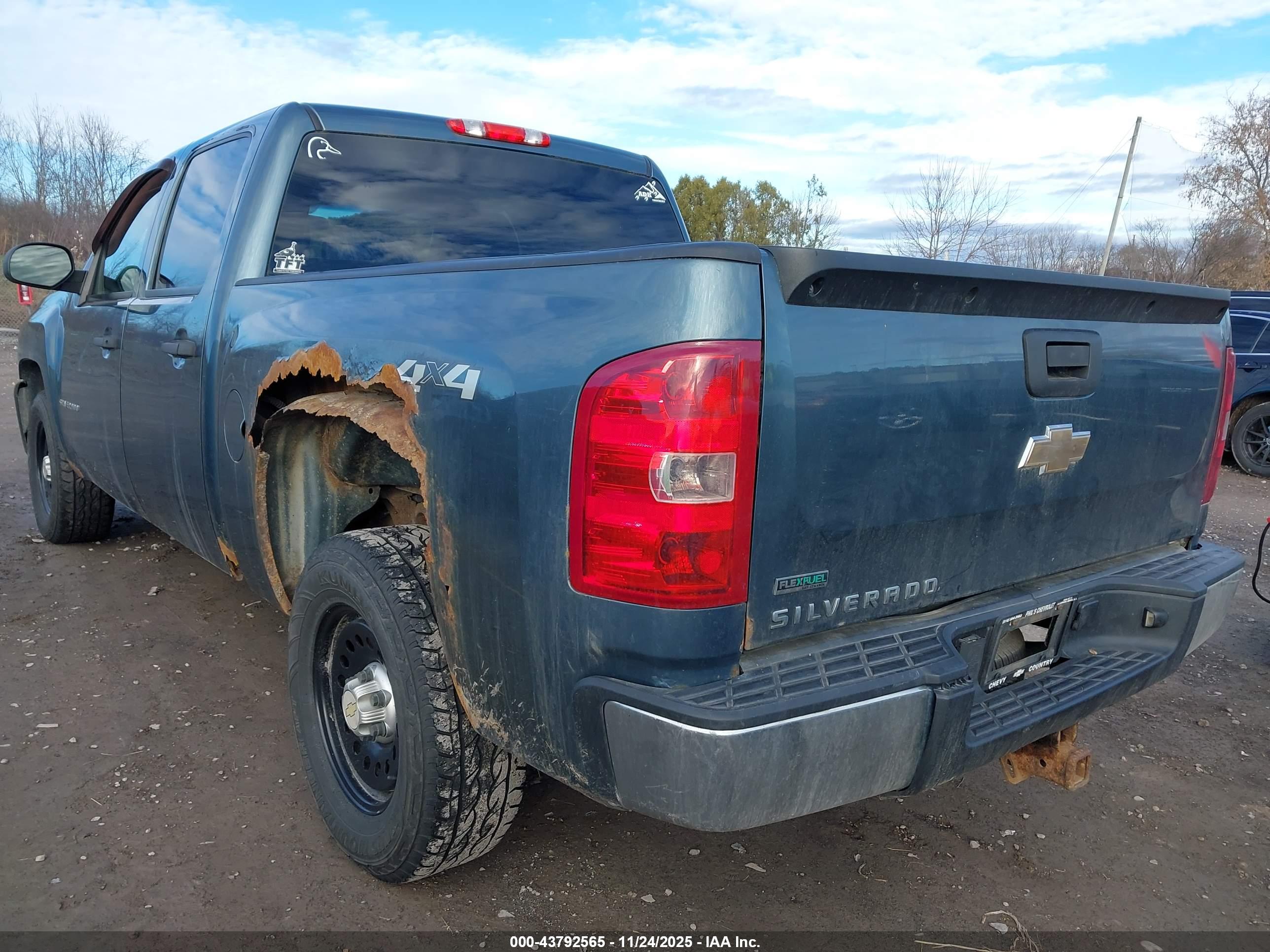 CHEVROLET SILVERADO image 3