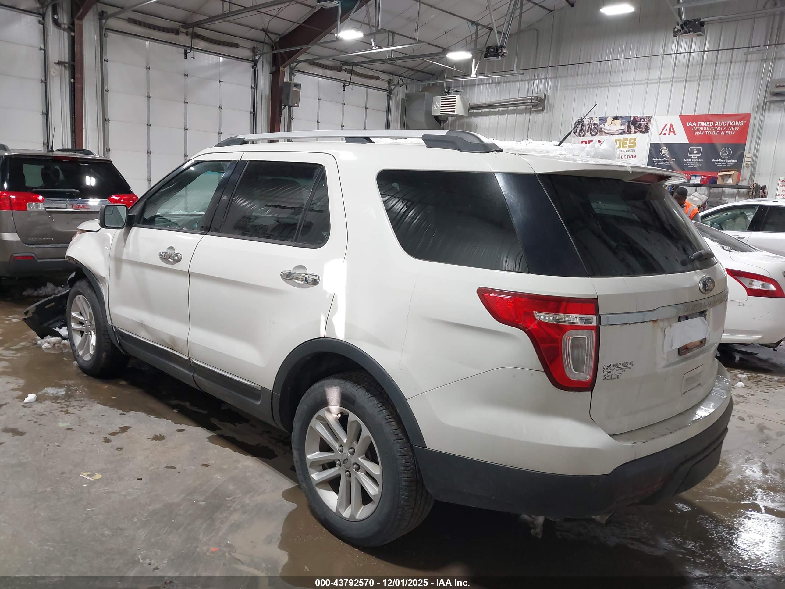 FORD EXPLORER image 3