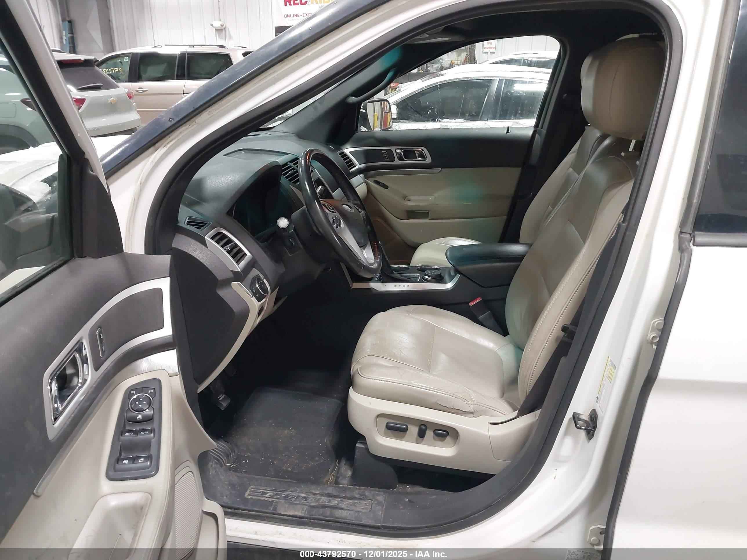 FORD EXPLORER image 5