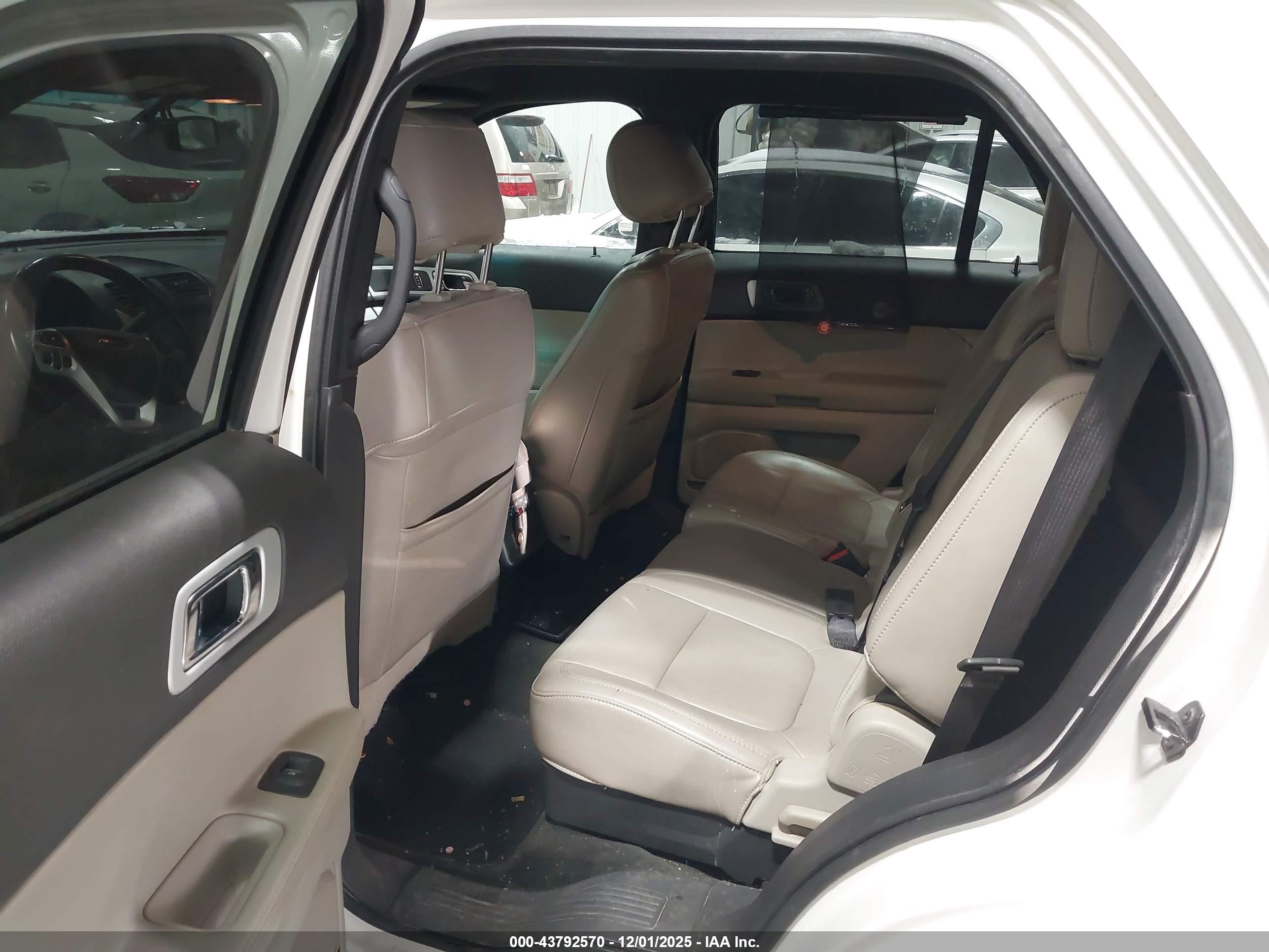 FORD EXPLORER image 8