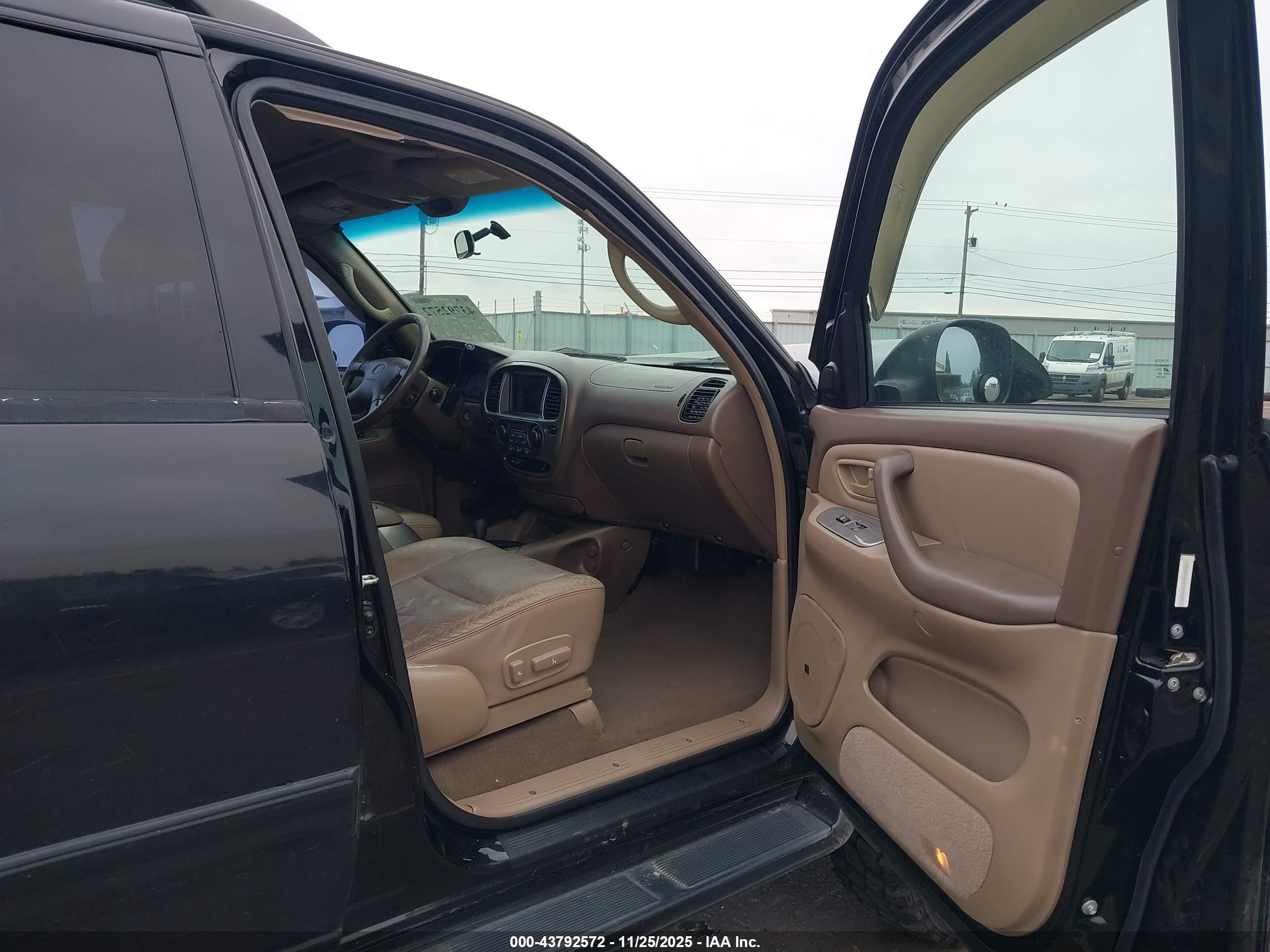 TOYOTA SEQUOIA image 5