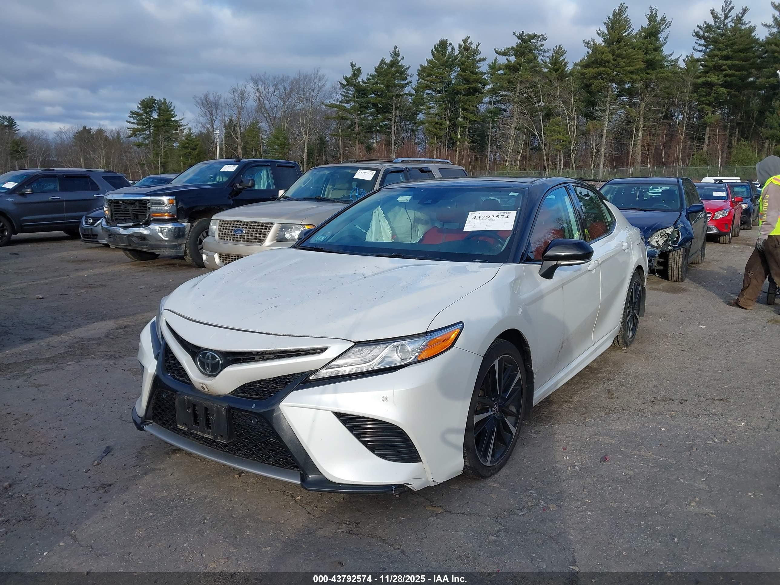 TOYOTA CAMRY image 2
