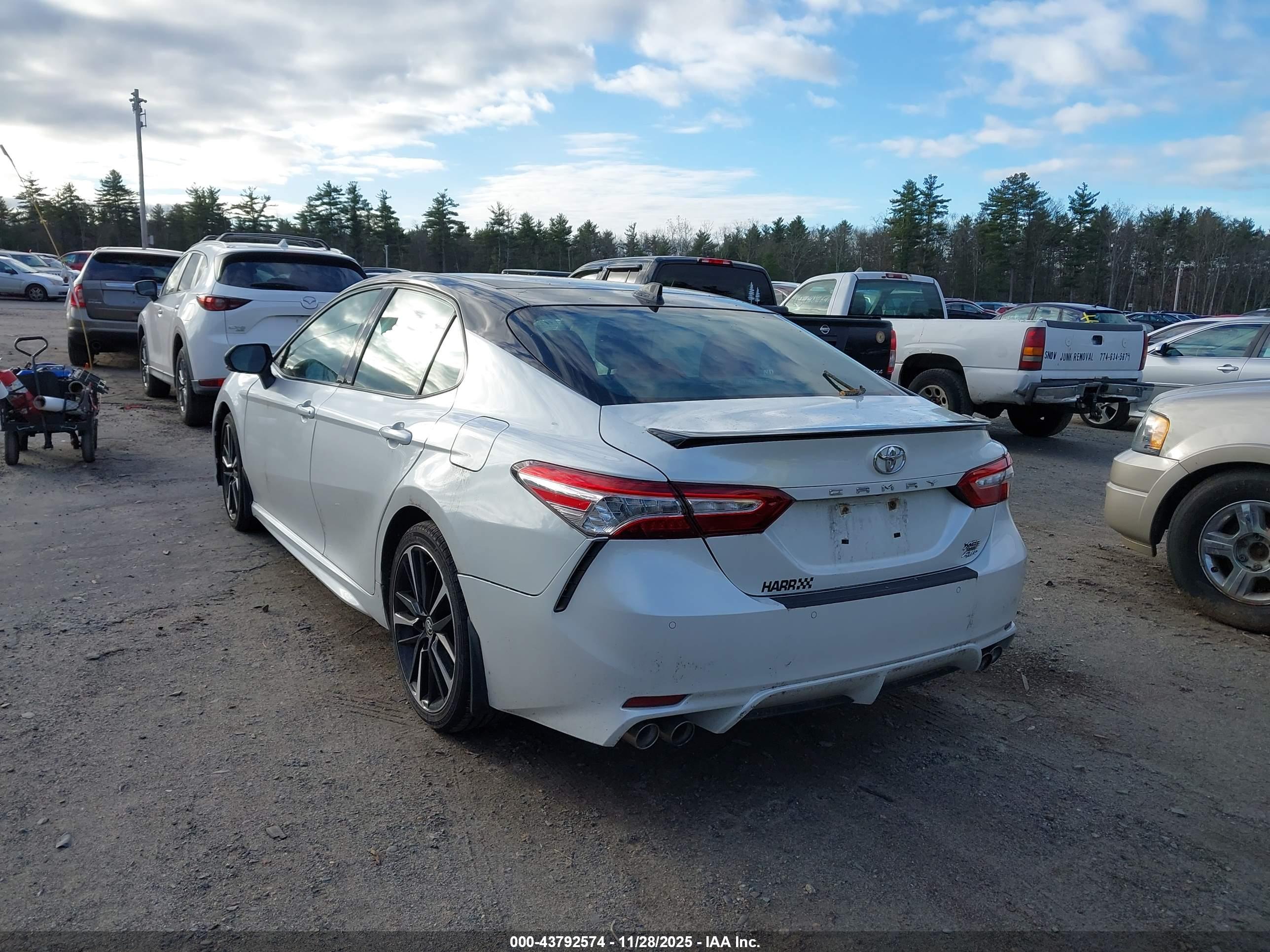 TOYOTA CAMRY image 3