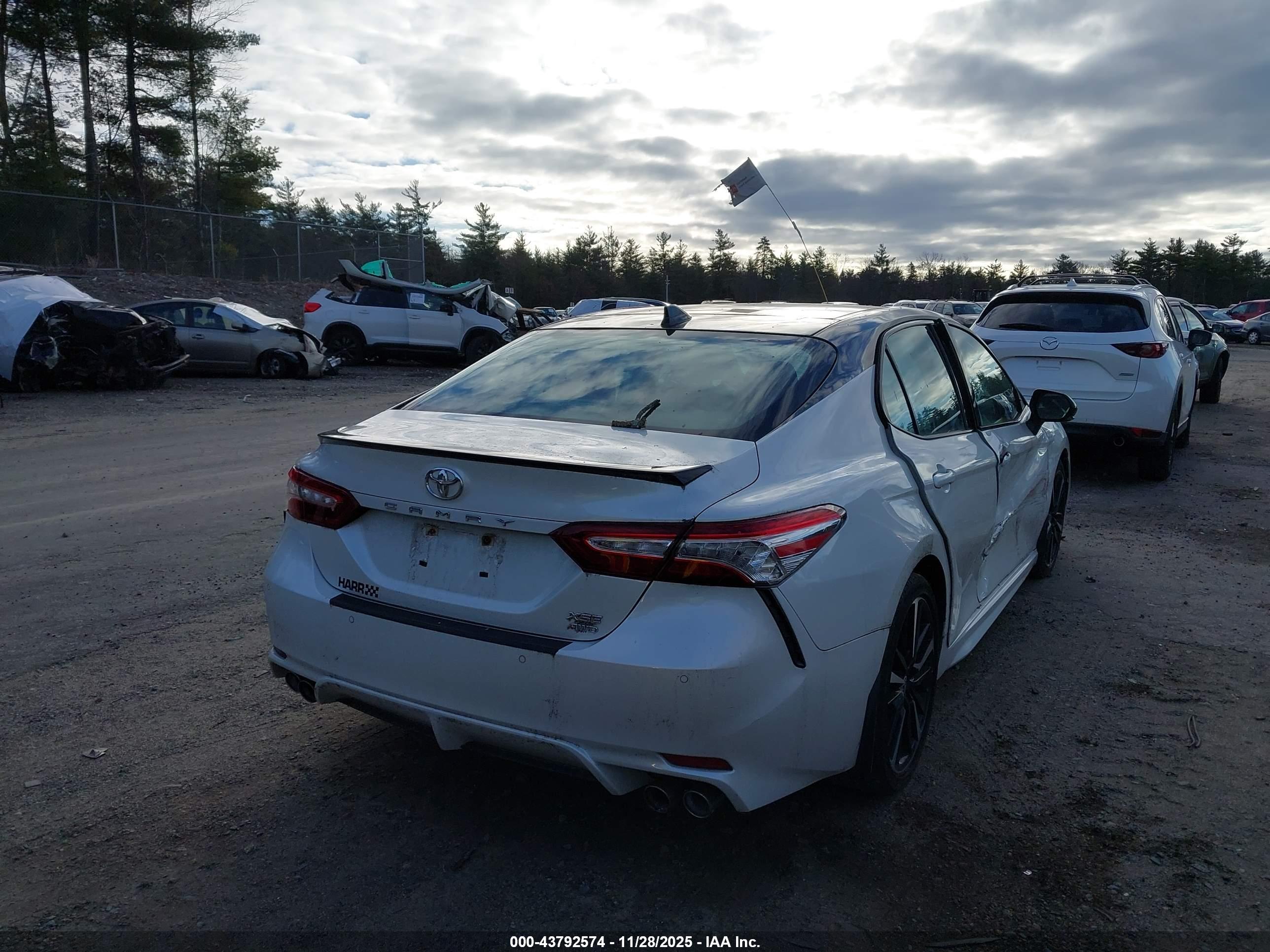 TOYOTA CAMRY image 4