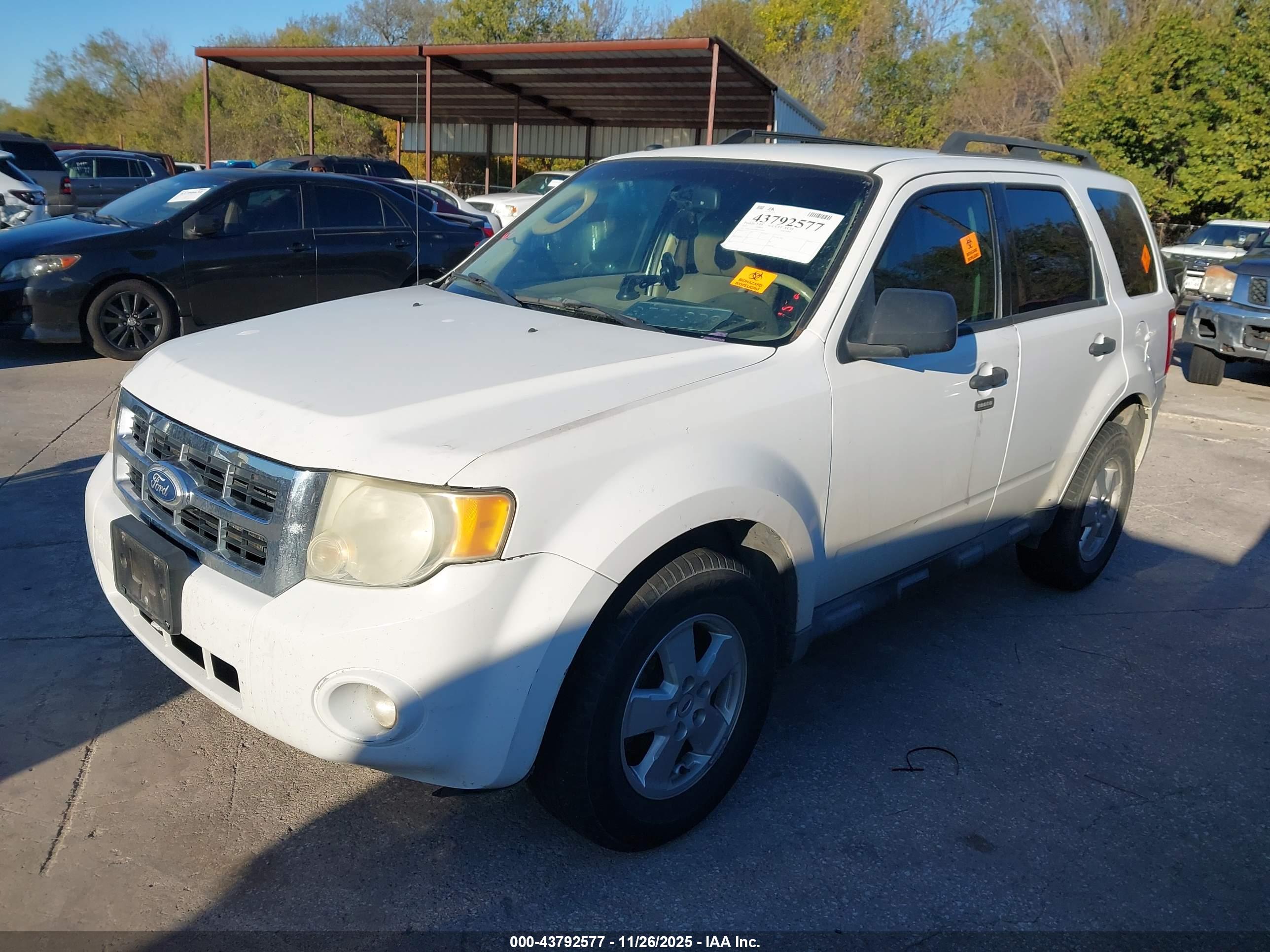 FORD ESCAPE image 2