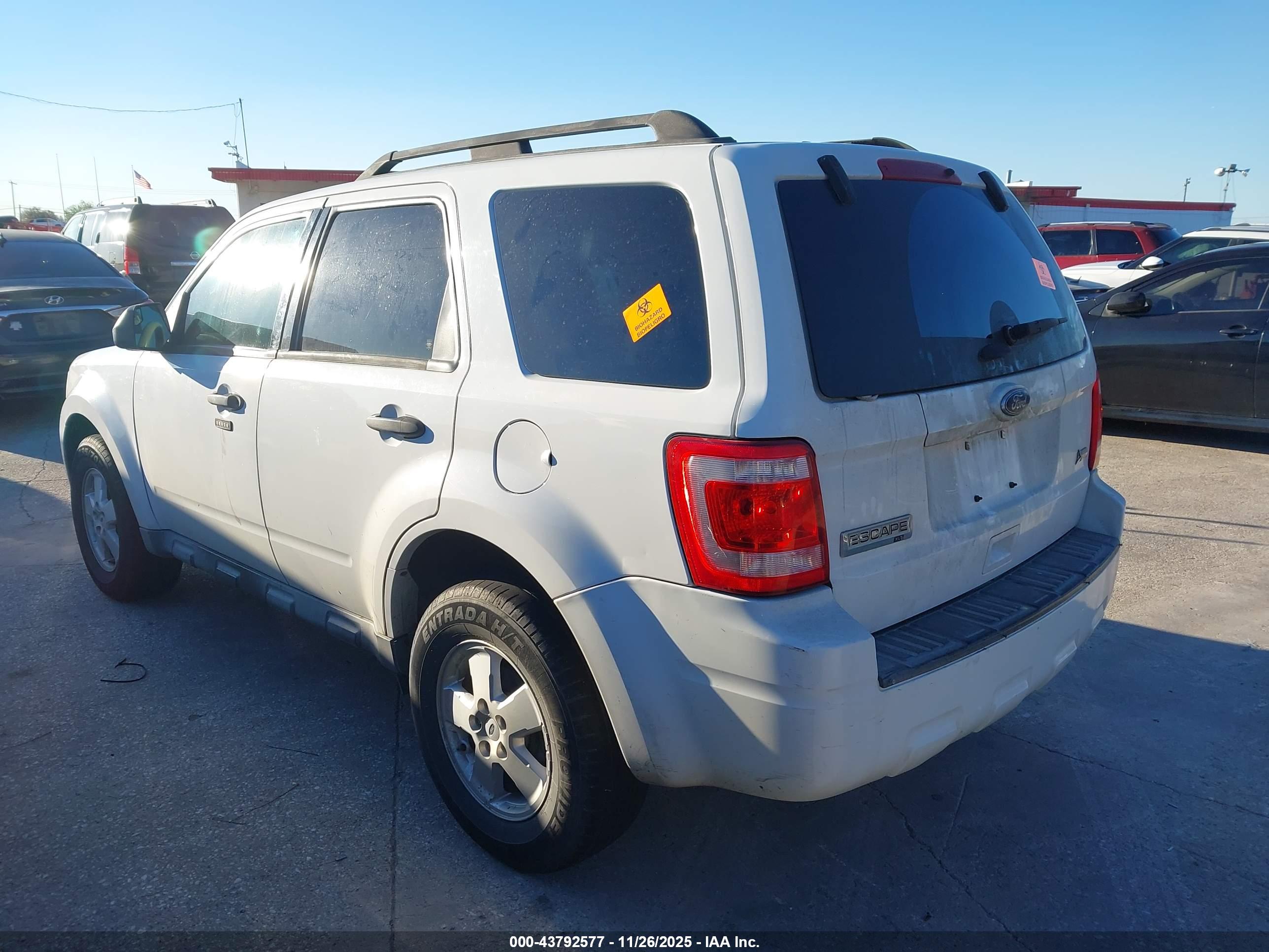 FORD ESCAPE image 3