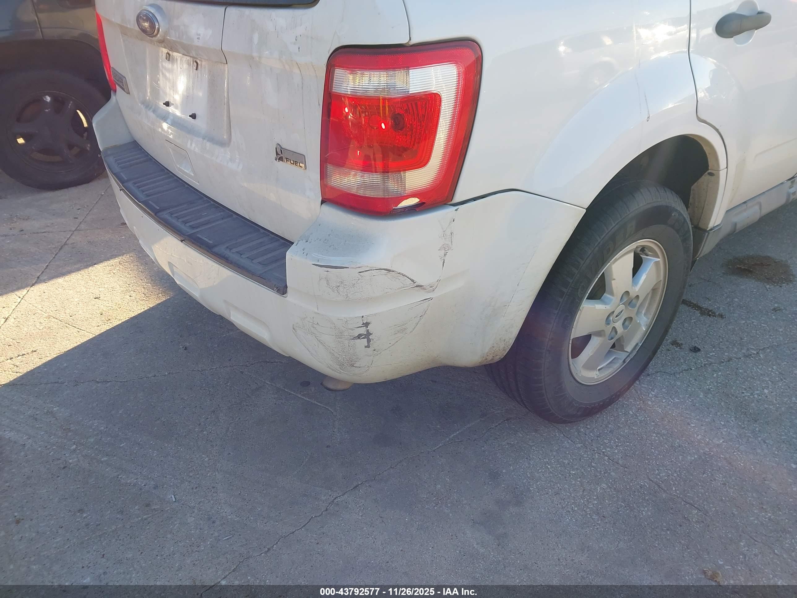FORD ESCAPE image 6
