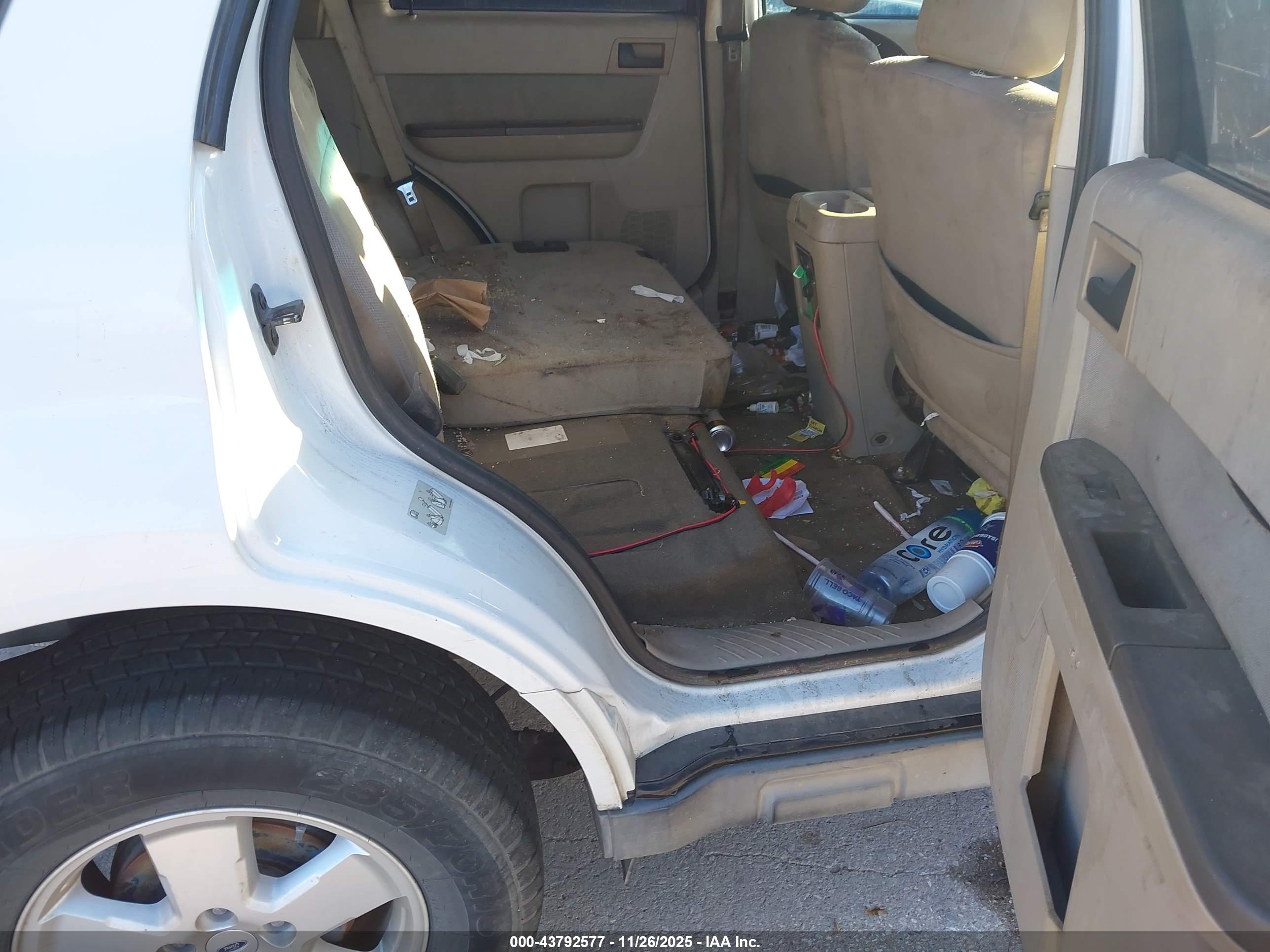 FORD ESCAPE image 8