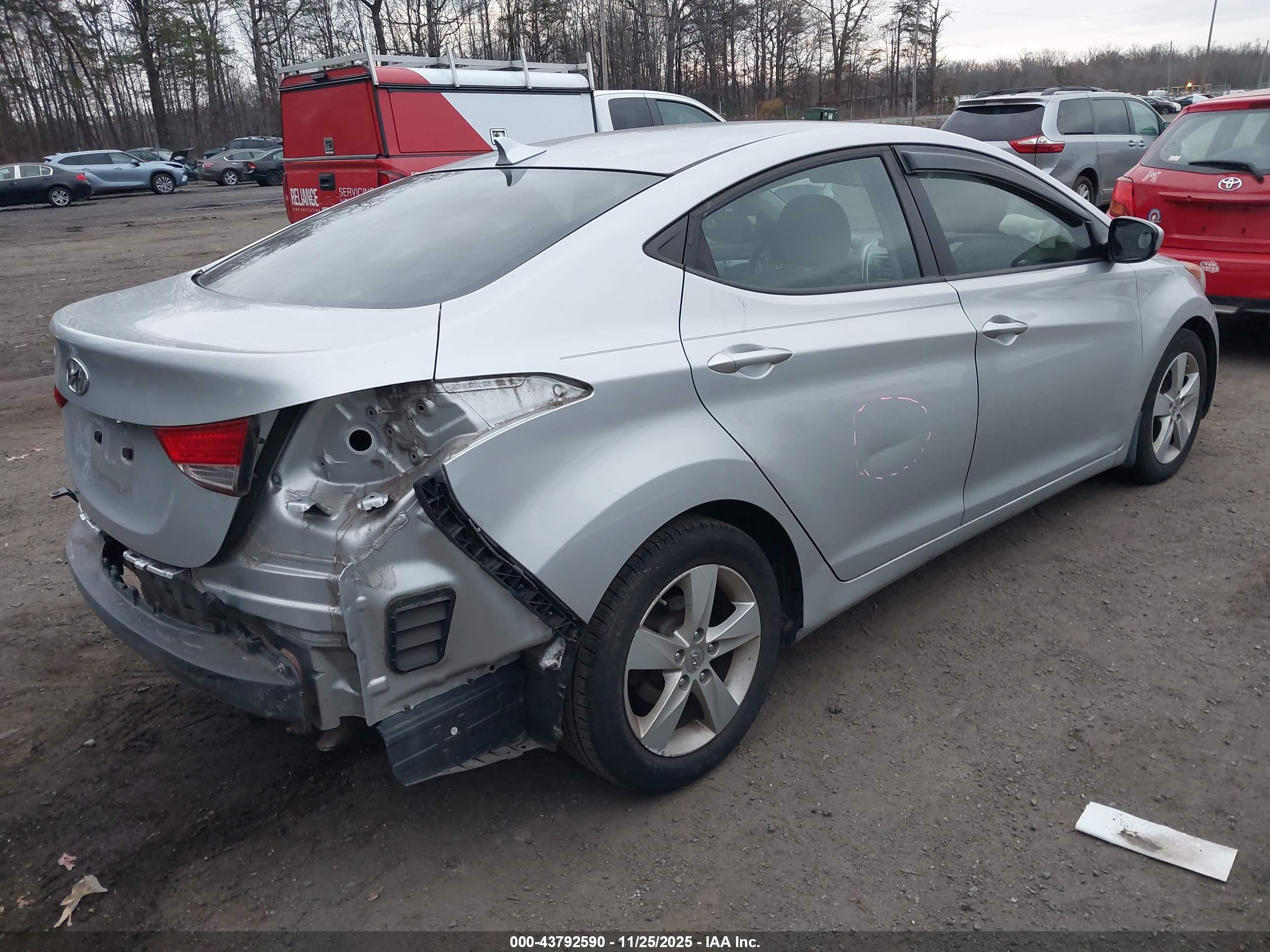 HYUNDAI ELANTRA image 4