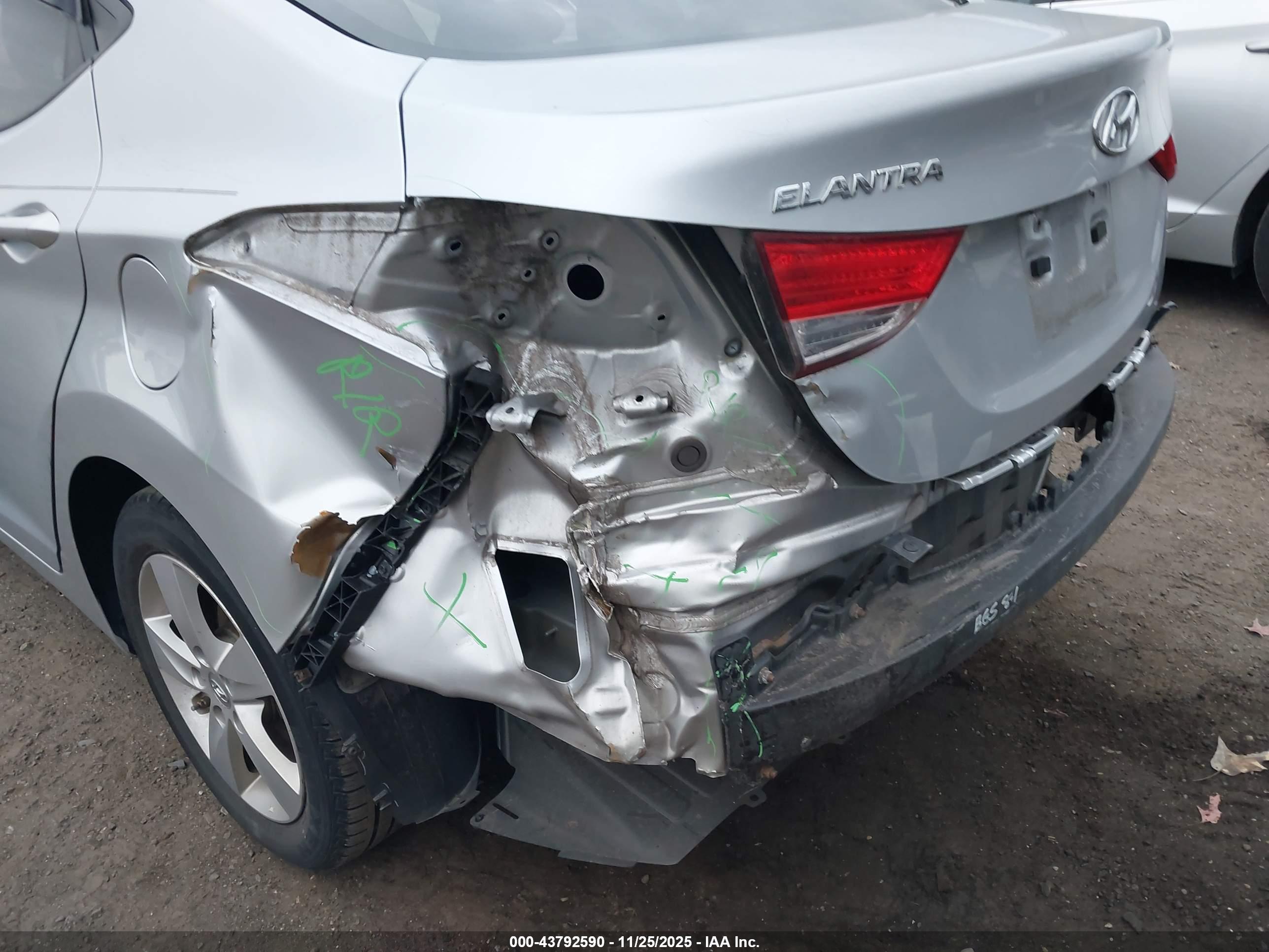 HYUNDAI ELANTRA image 6