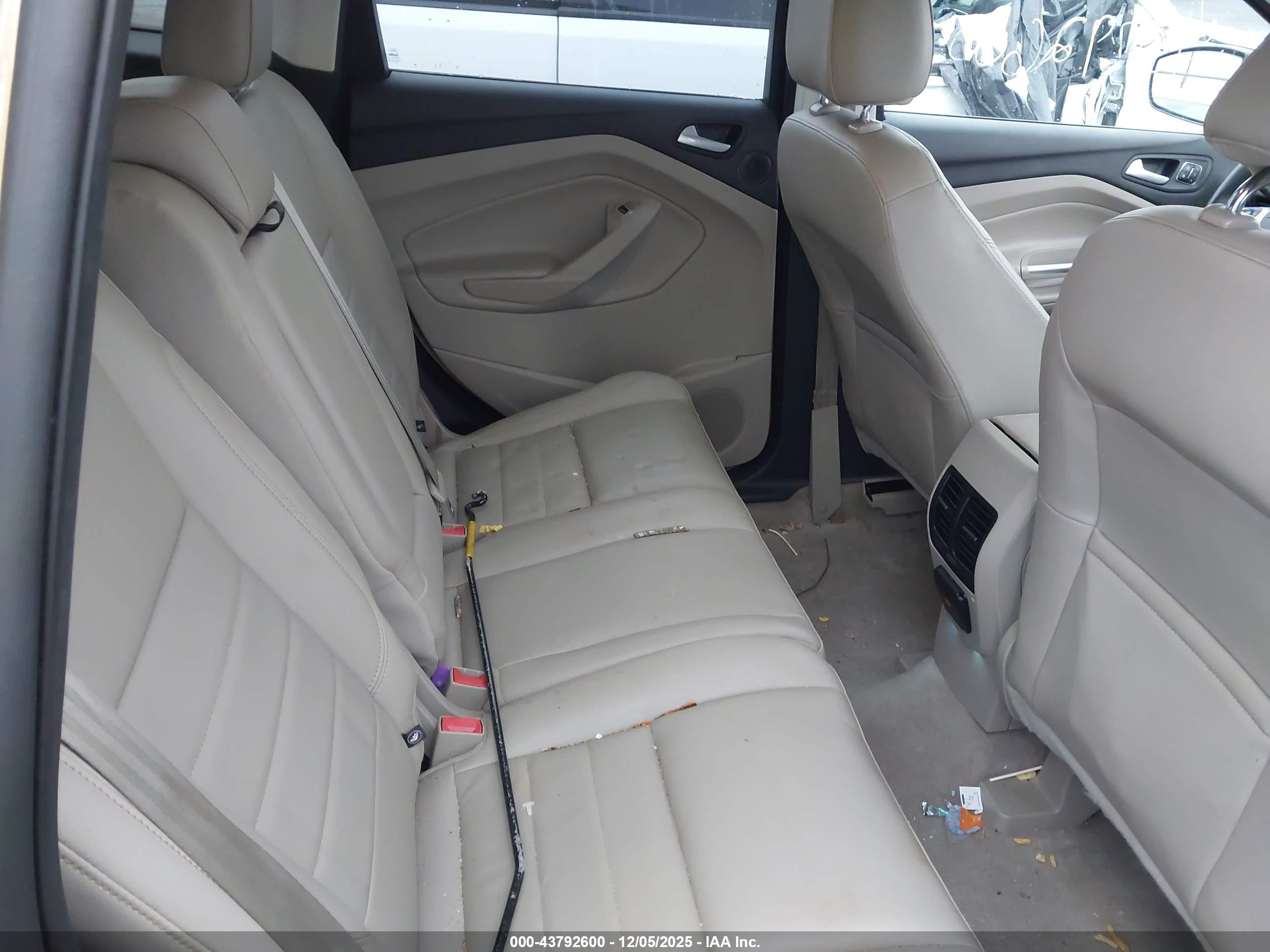 FORD ESCAPE image 8