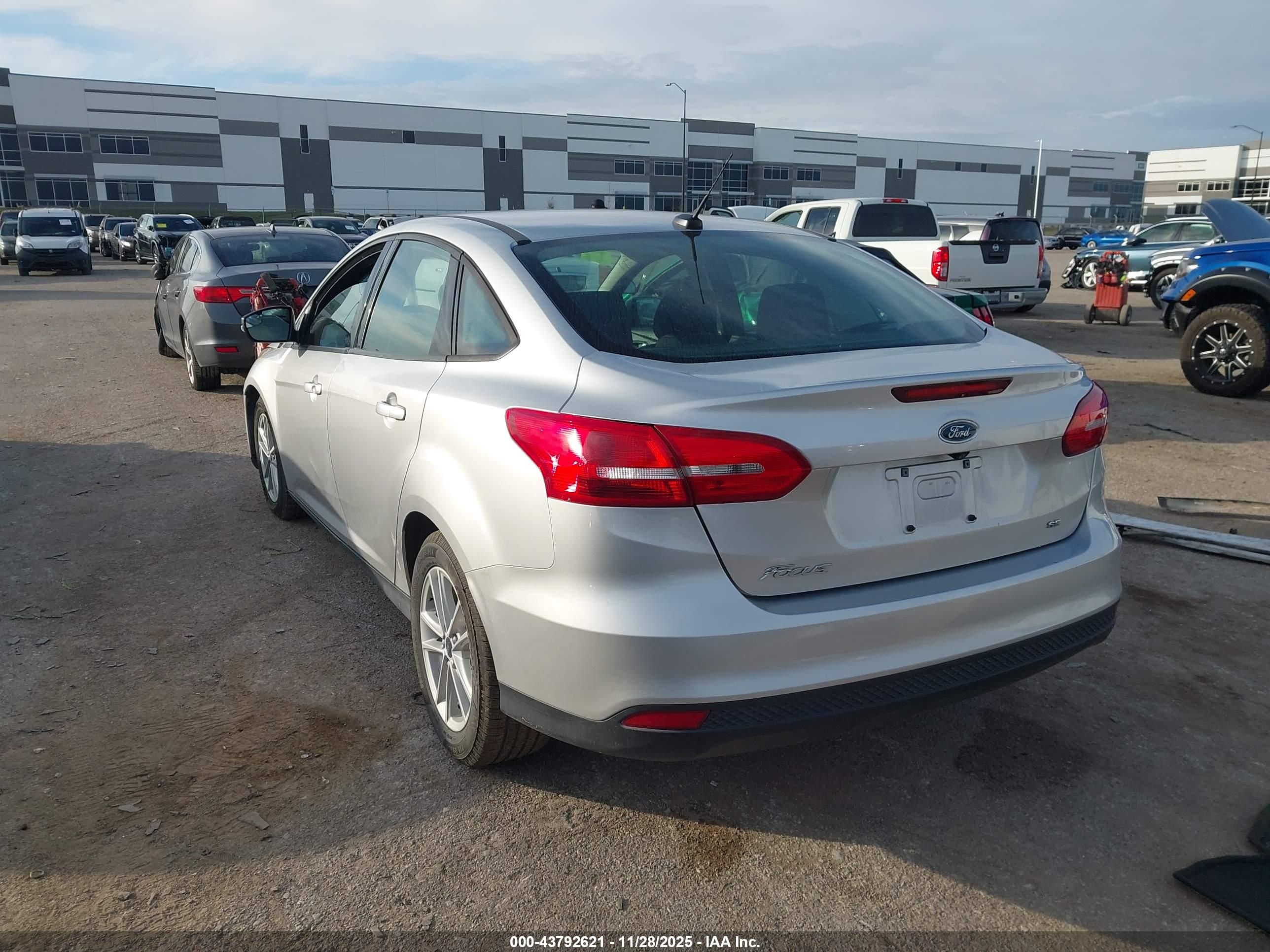 FORD FOCUS image 3