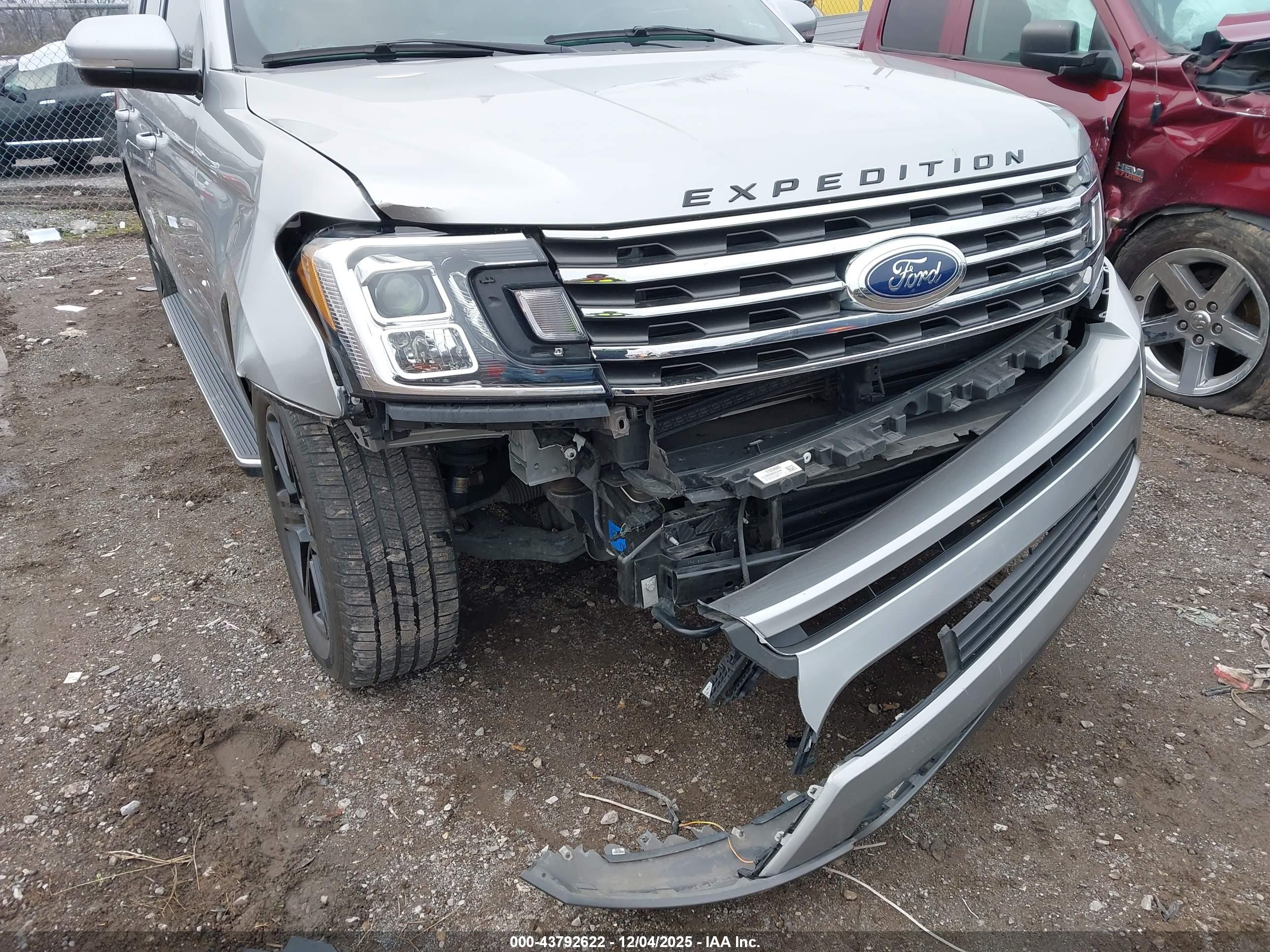 FORD EXPEDITION image 6