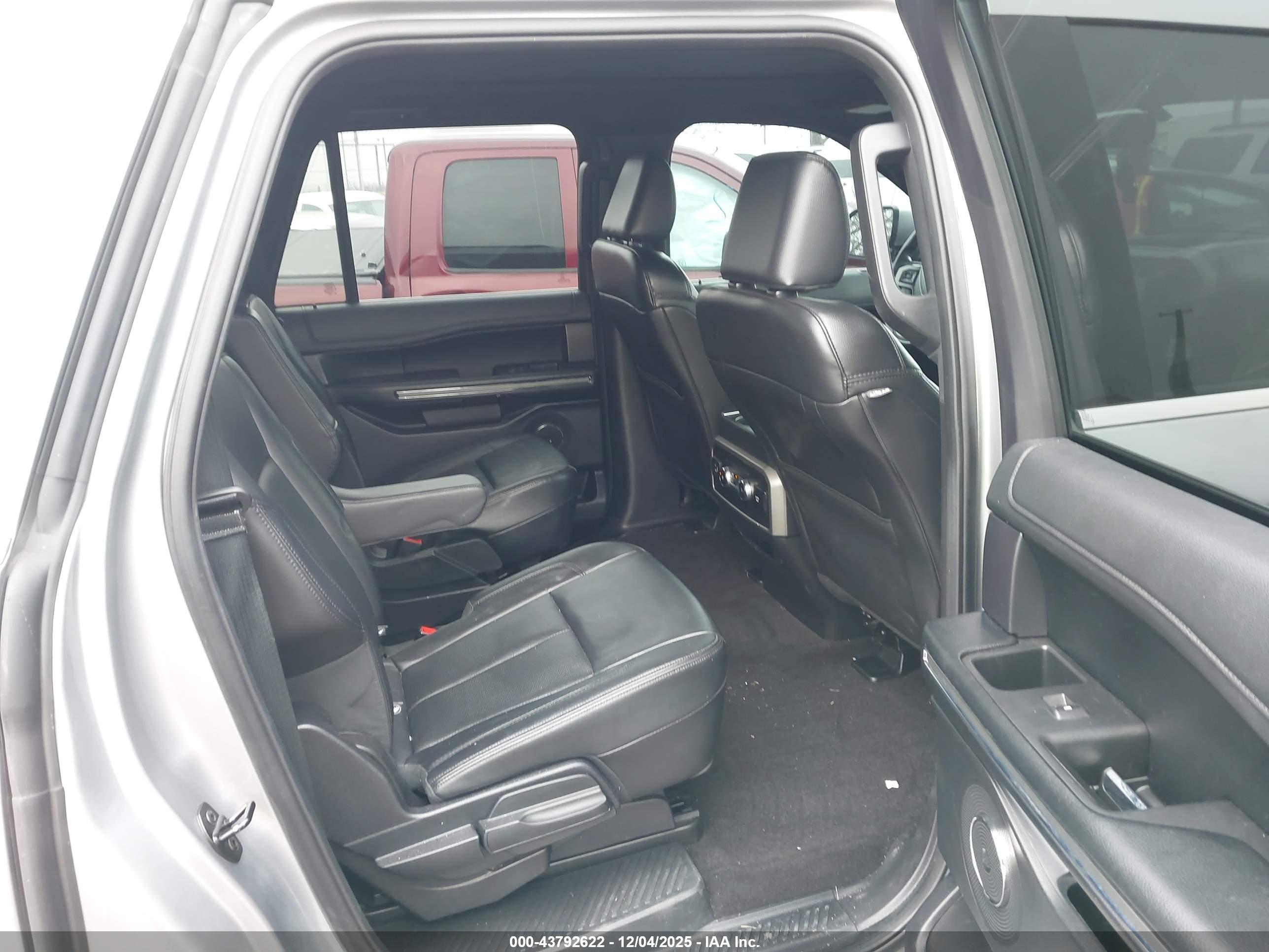 FORD EXPEDITION image 8