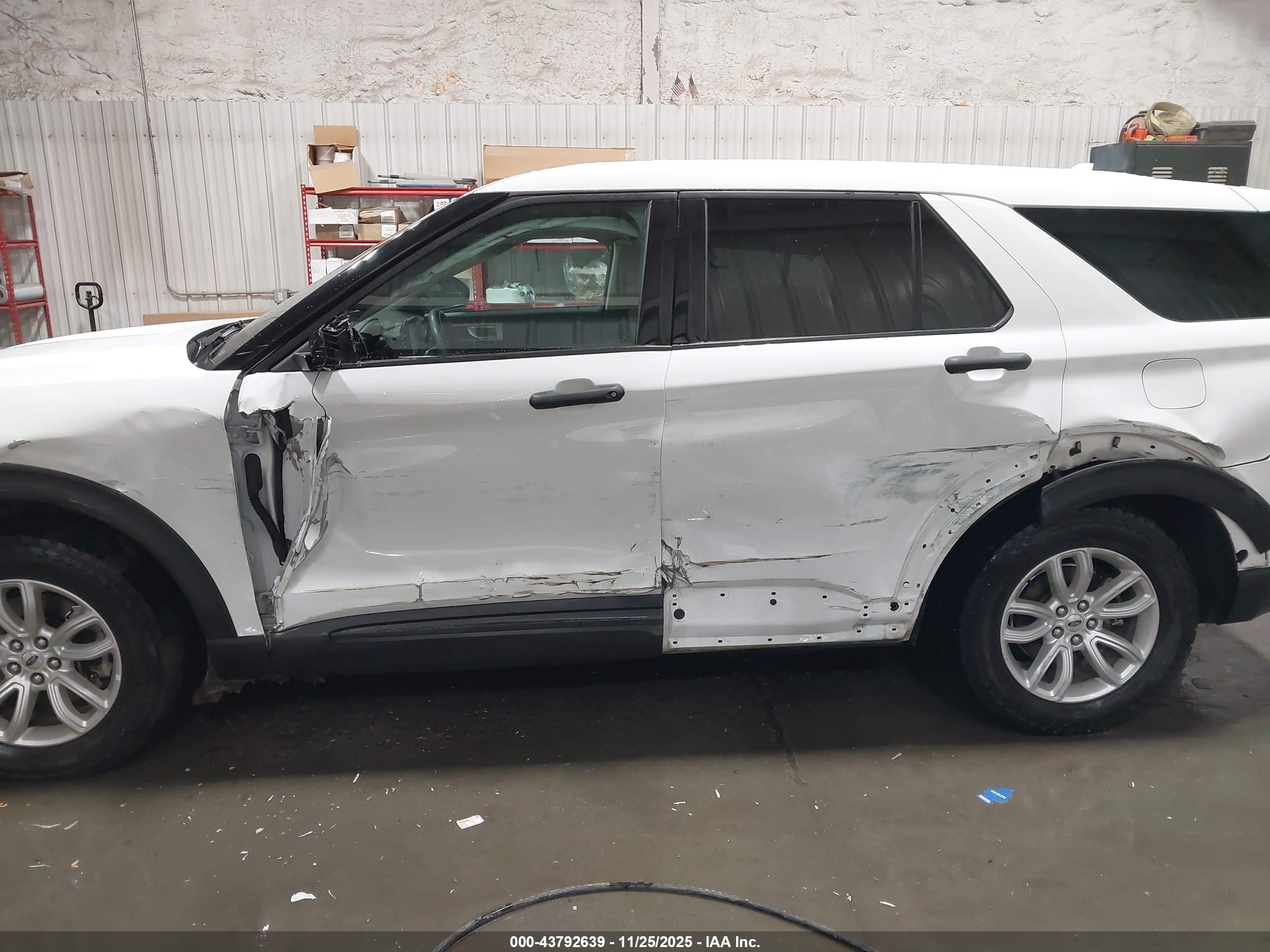 FORD EXPLORER image 6