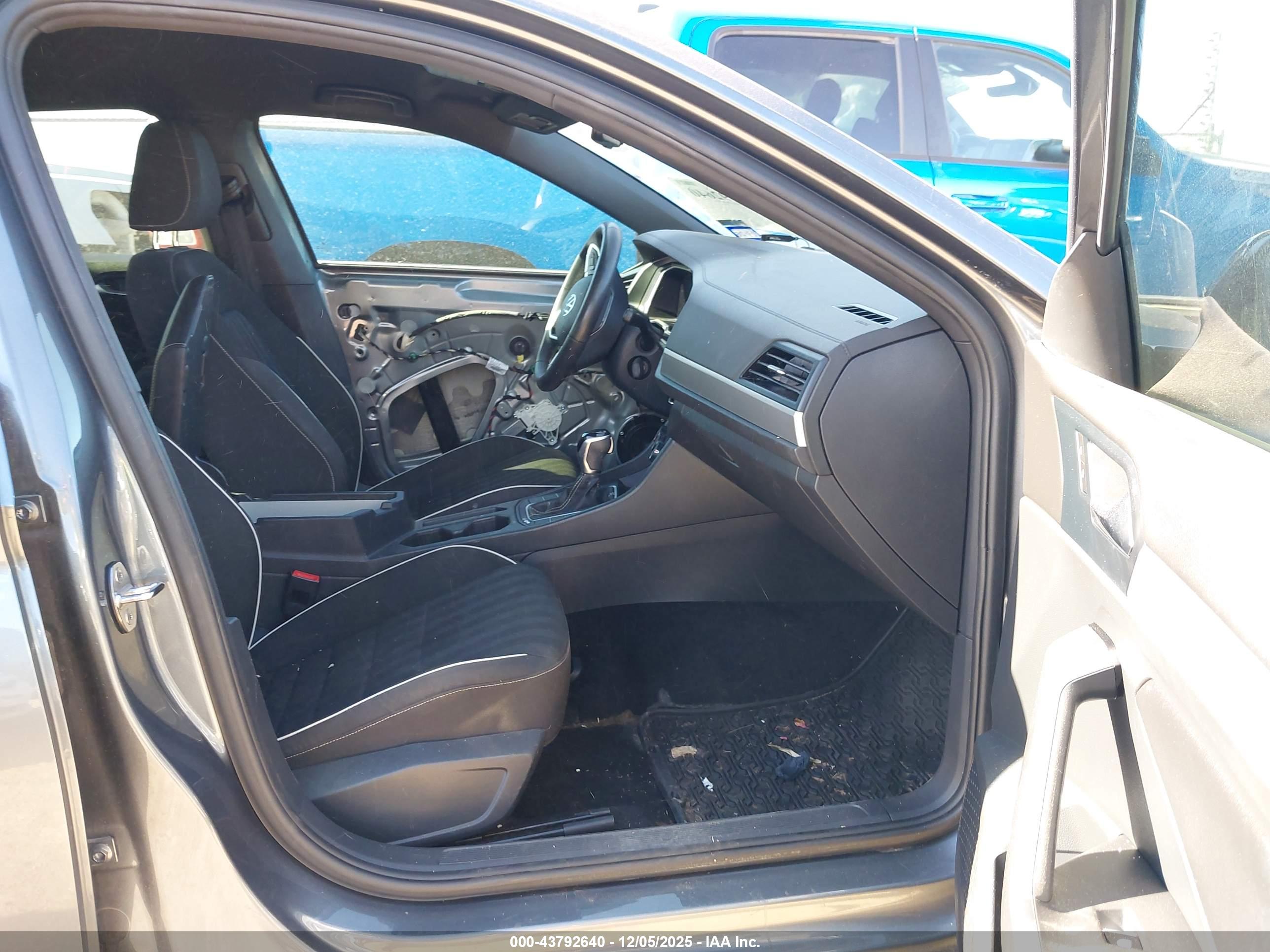 VOLKSWAGEN JETTA image 5