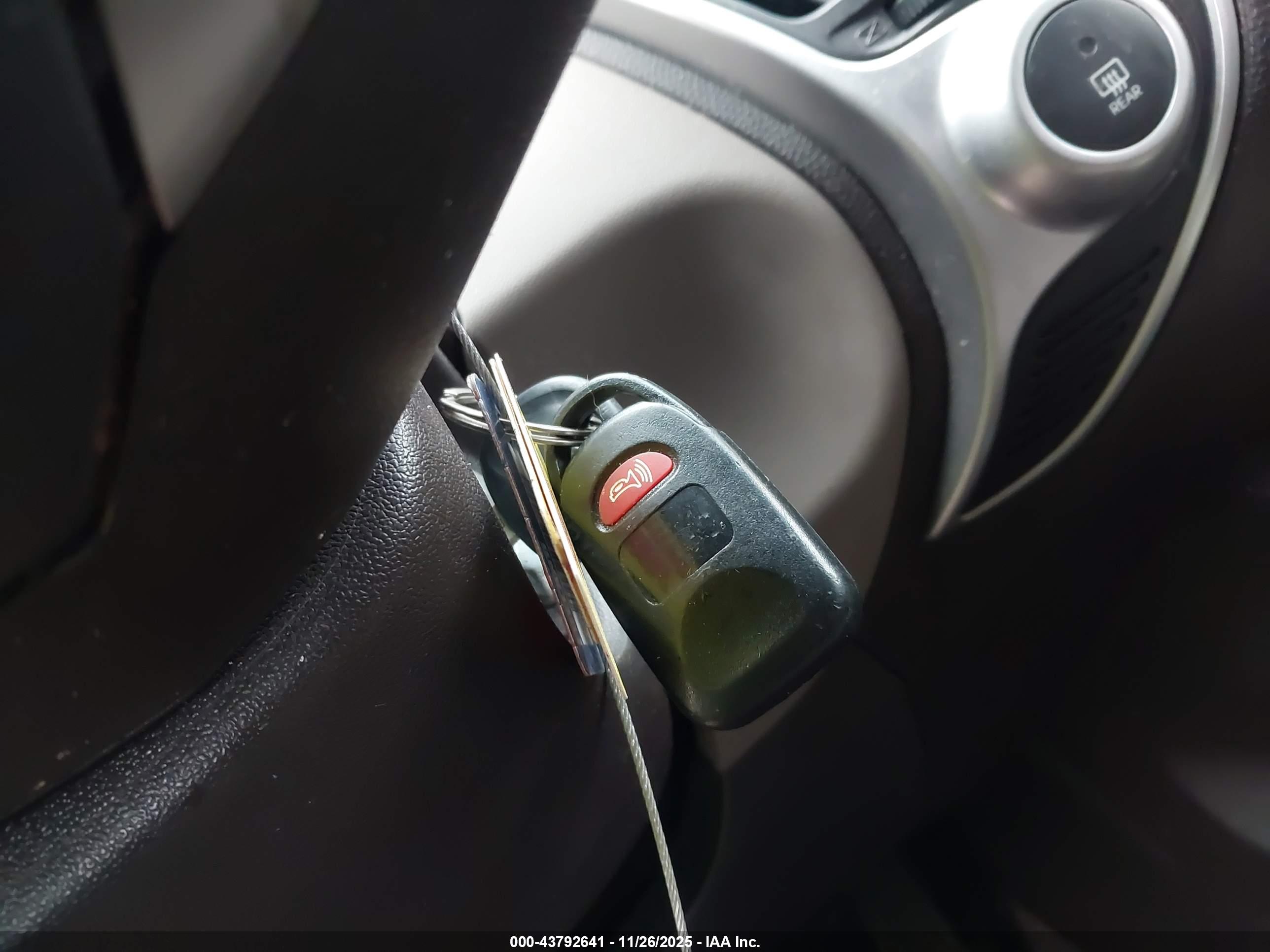 HYUNDAI TUCSON image 11