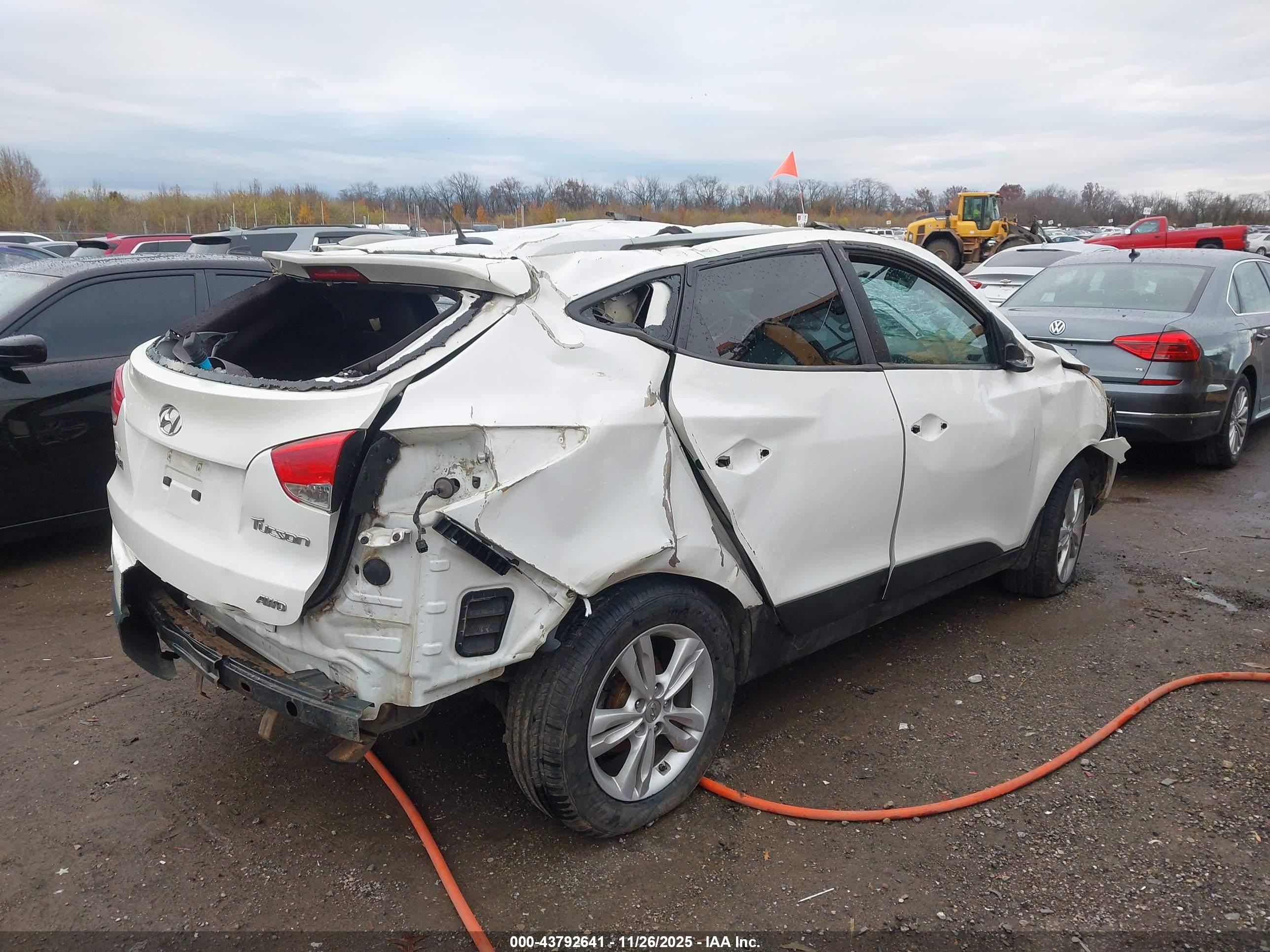 HYUNDAI TUCSON image 4