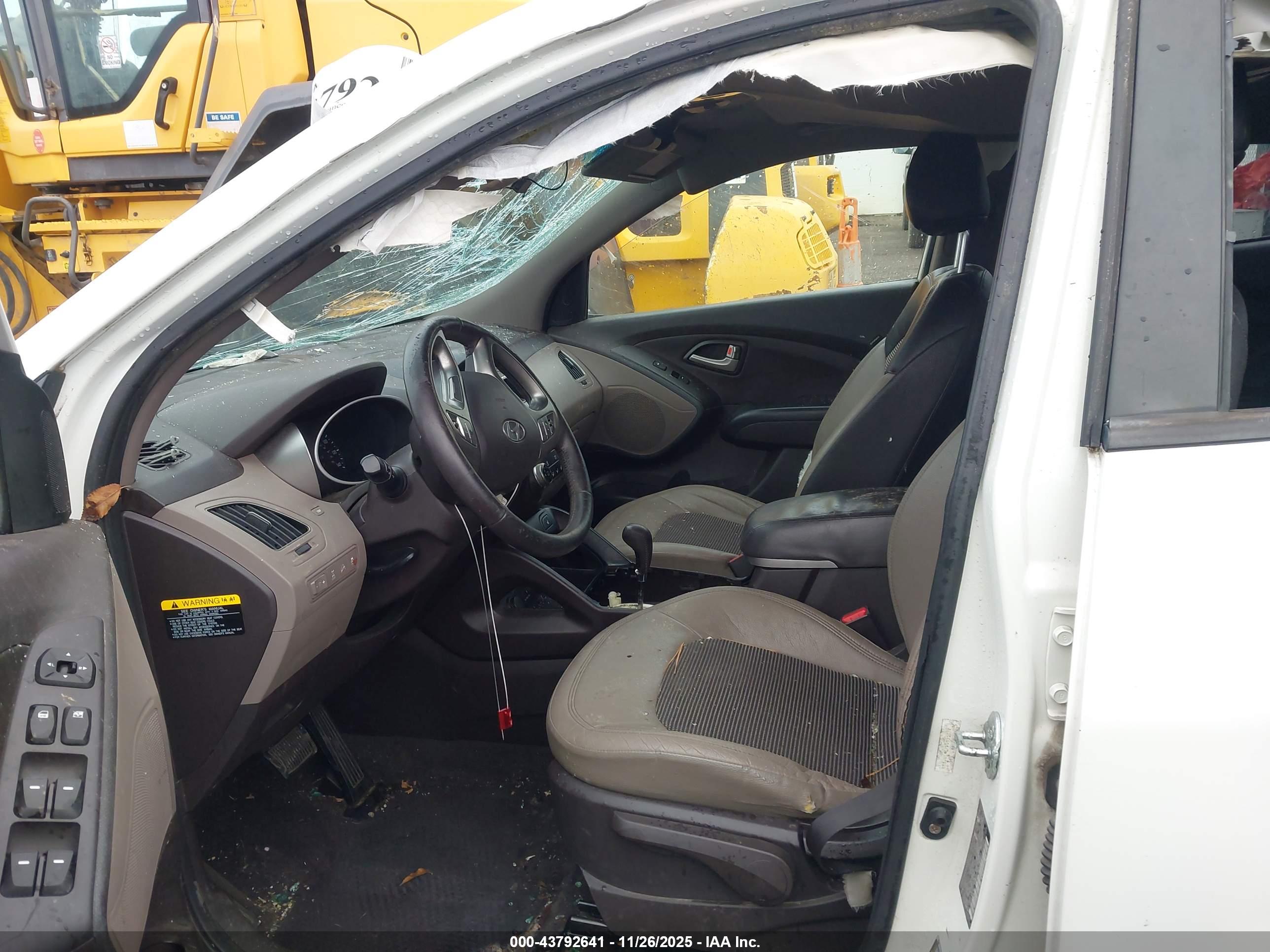 HYUNDAI TUCSON image 5