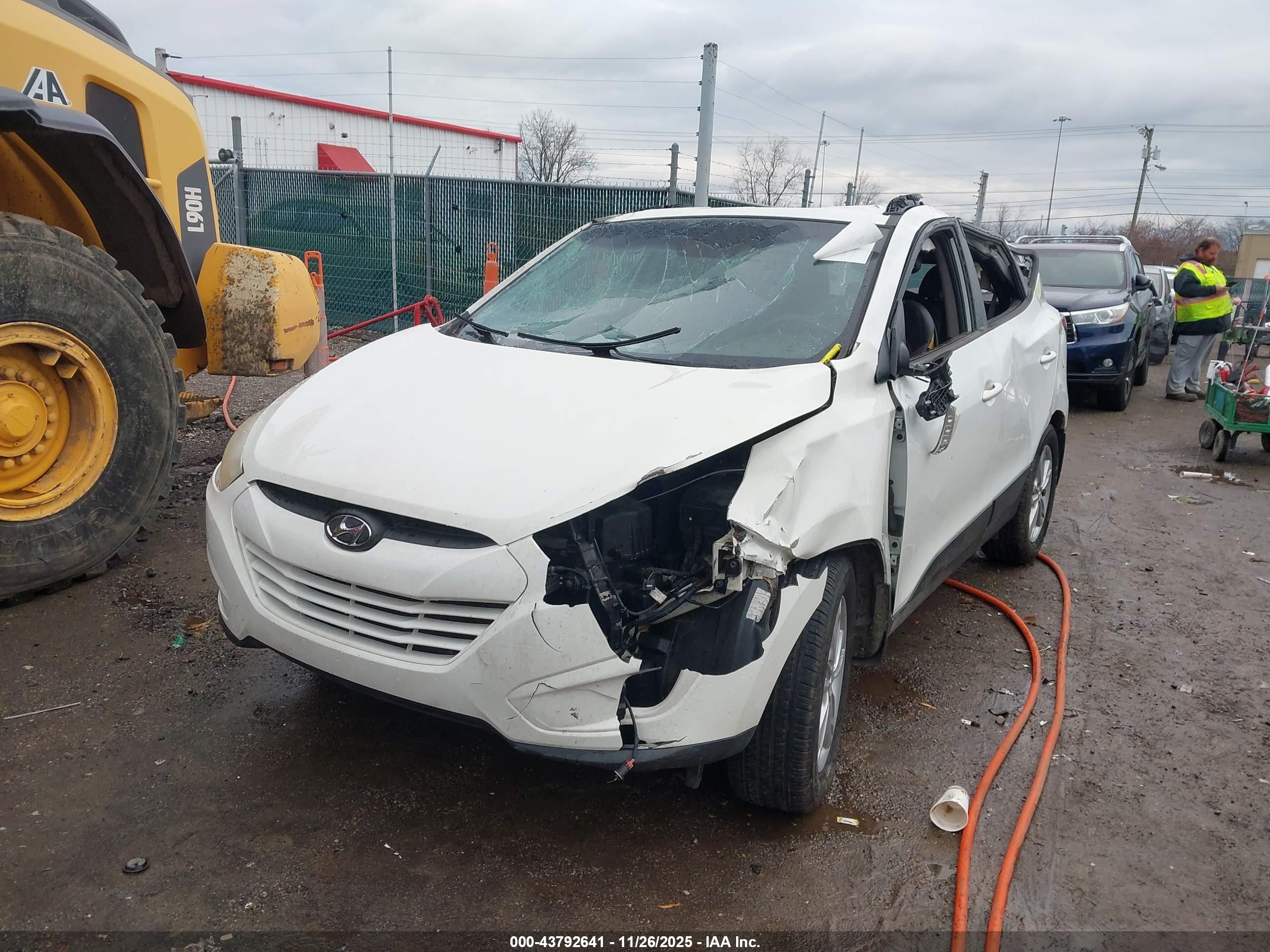 HYUNDAI TUCSON image 6