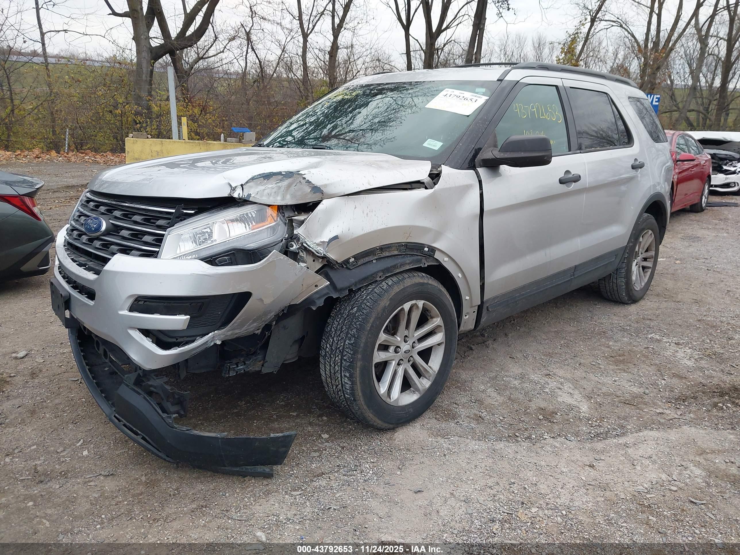 FORD EXPLORER image 2